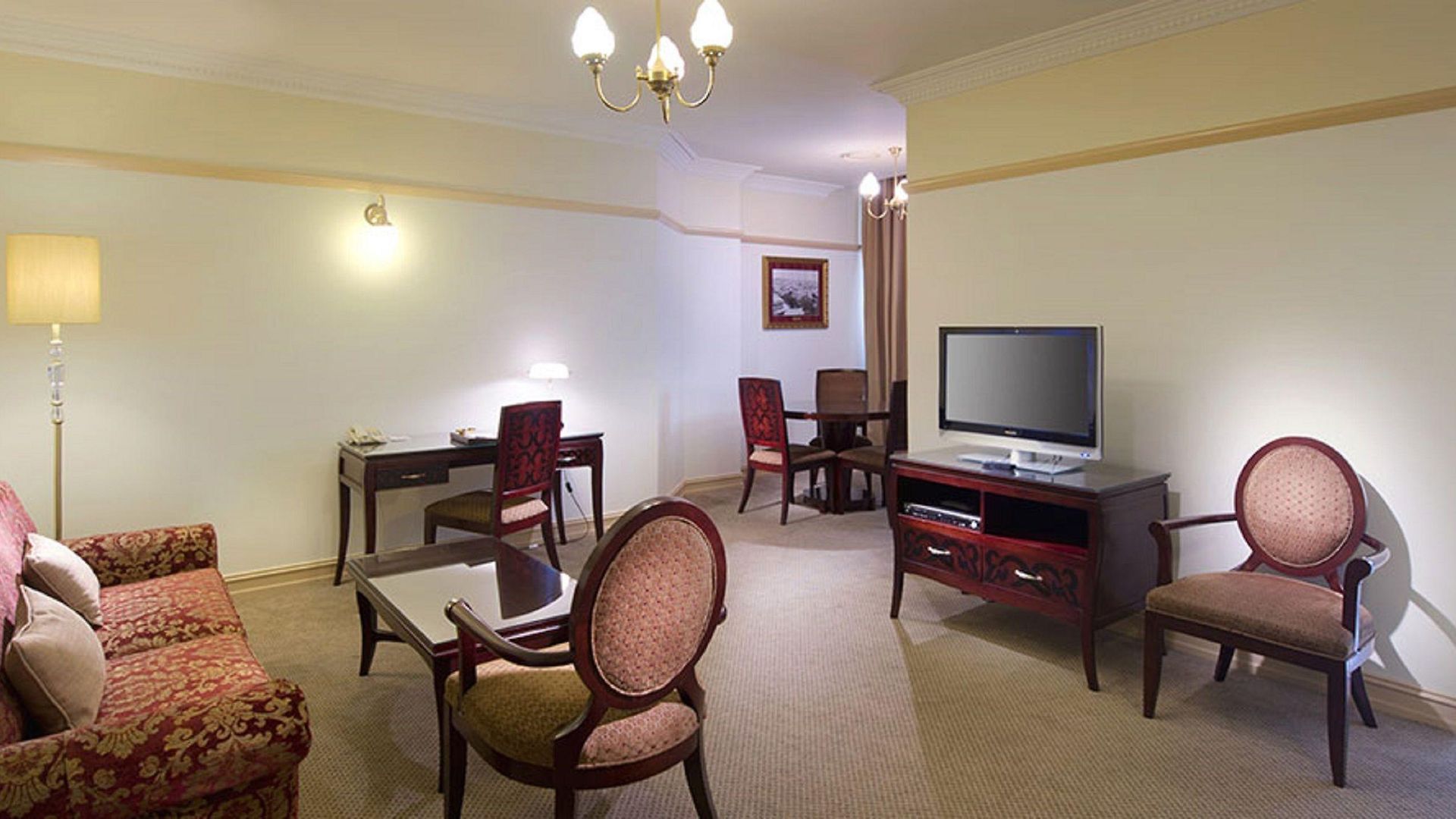 Royal Hotel