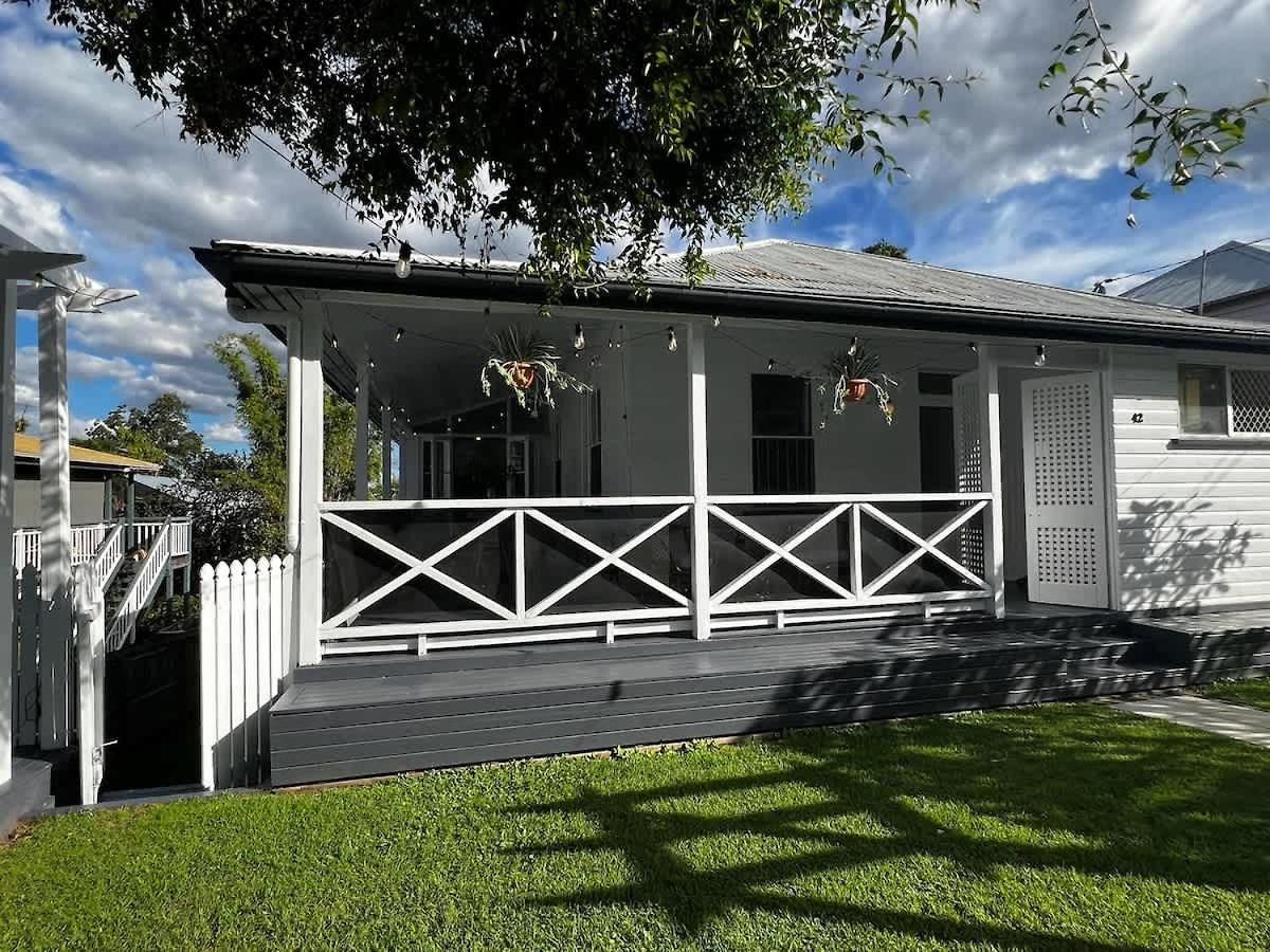 Paddington Springs - Pool & Pet Friendly House