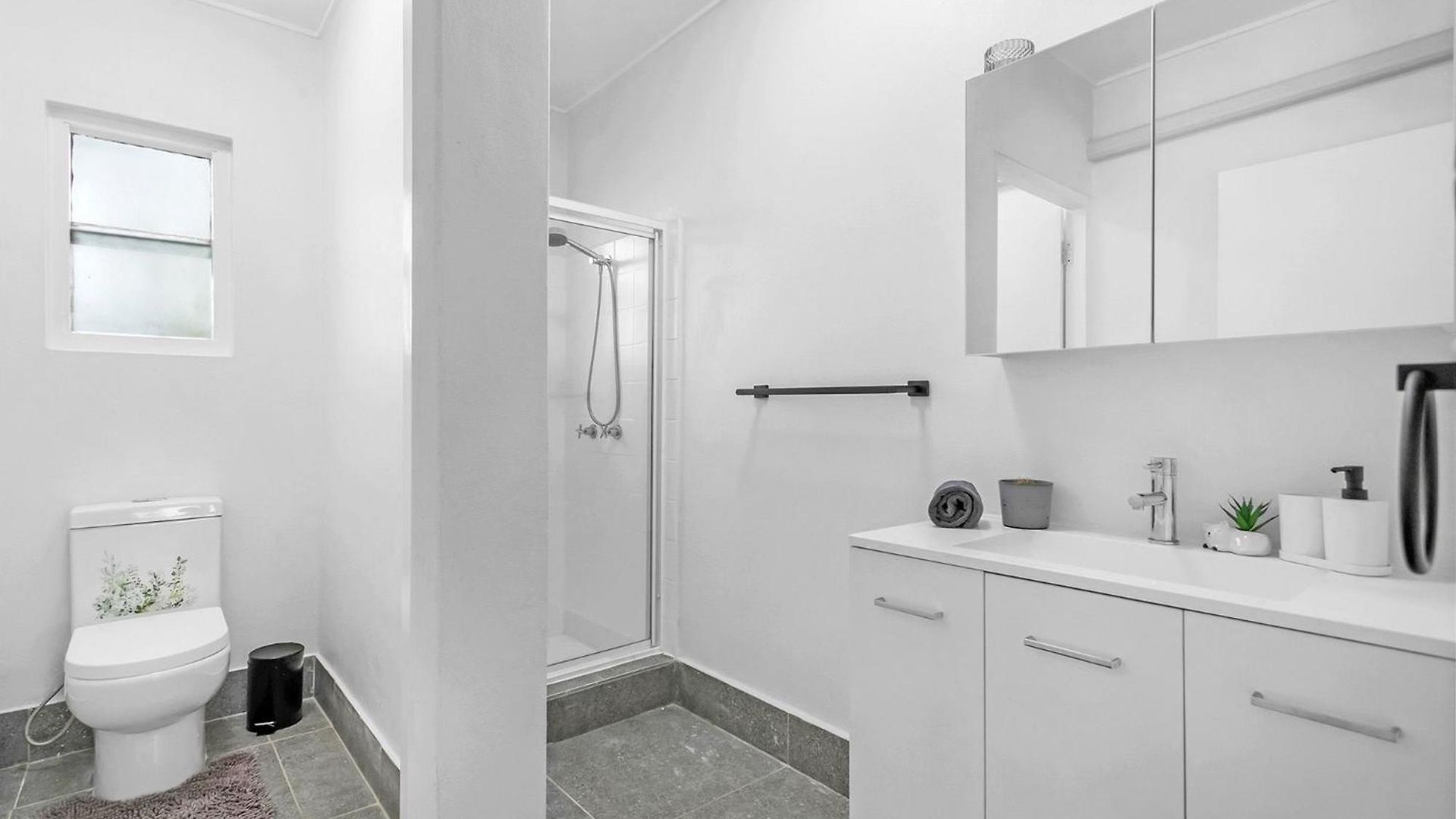 Charming 2-bed Near River & *
