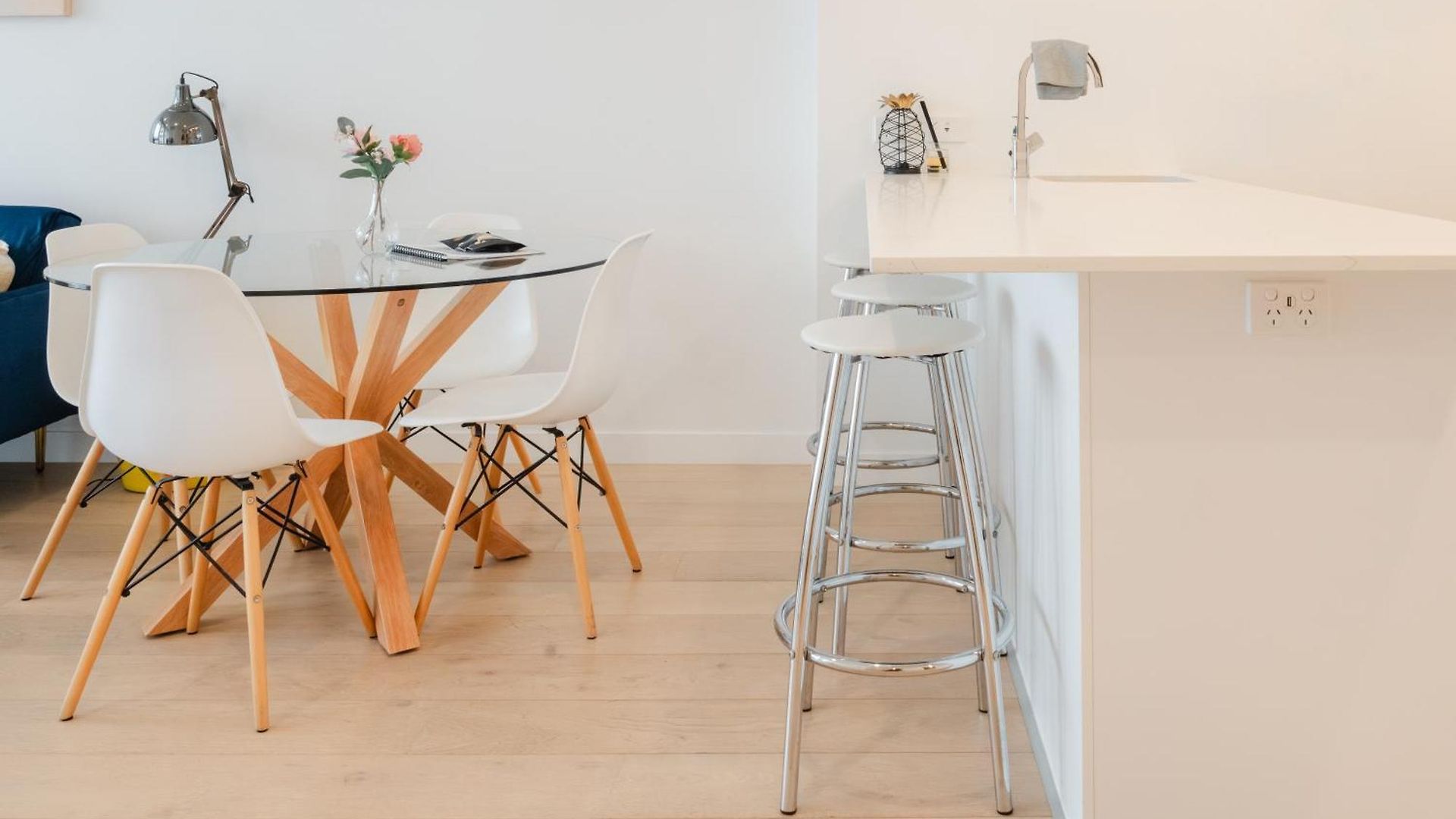 Bright Cbd 2 Bedroom Resort-style Escape Brisbane