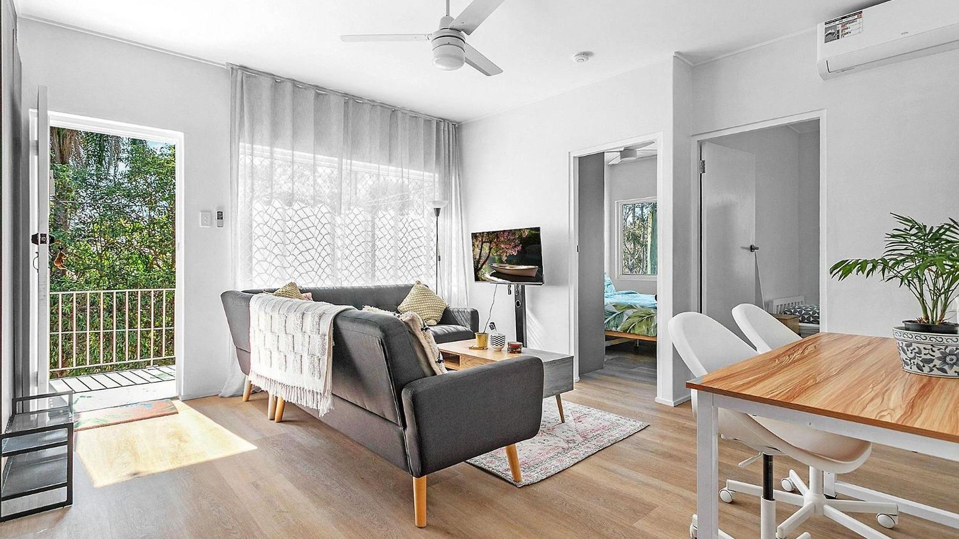 Apartment Charming 2-bed Near River &