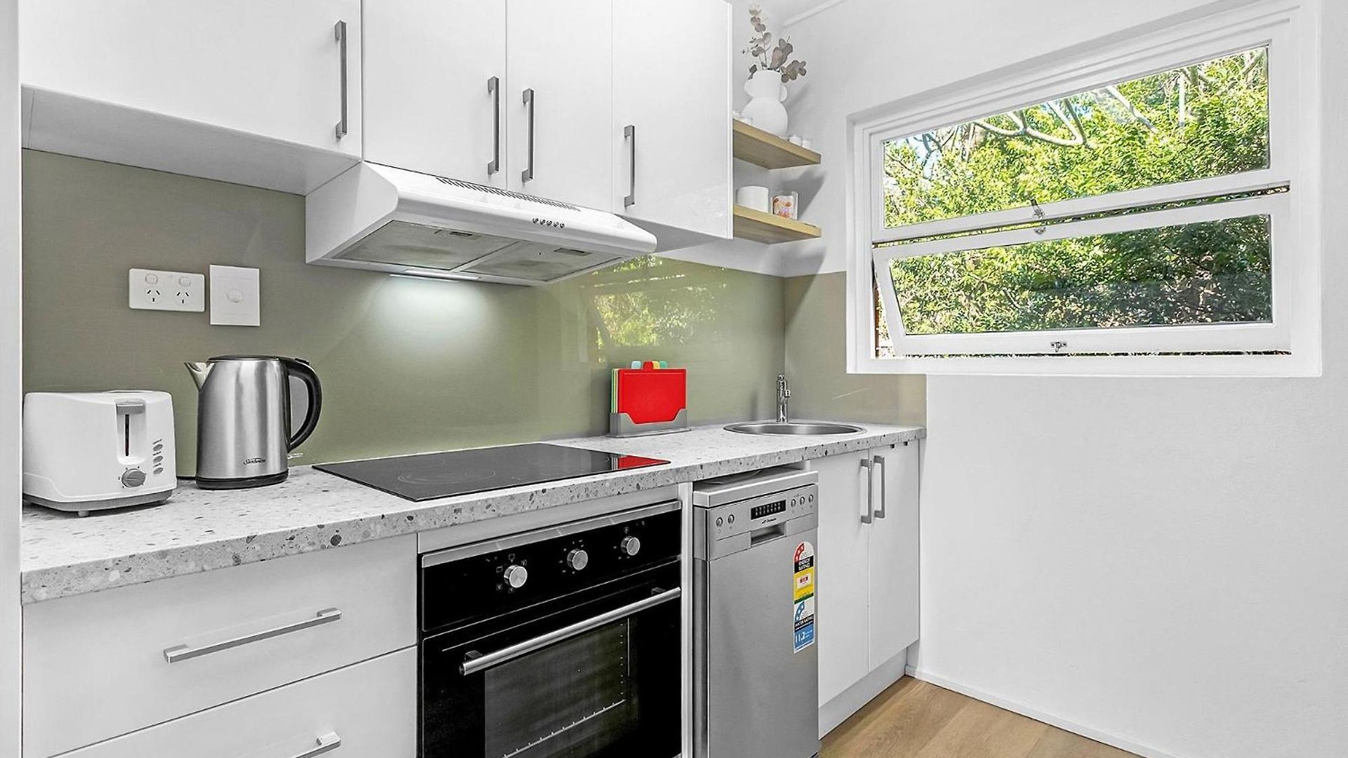 Charming 2-bed Near River & *