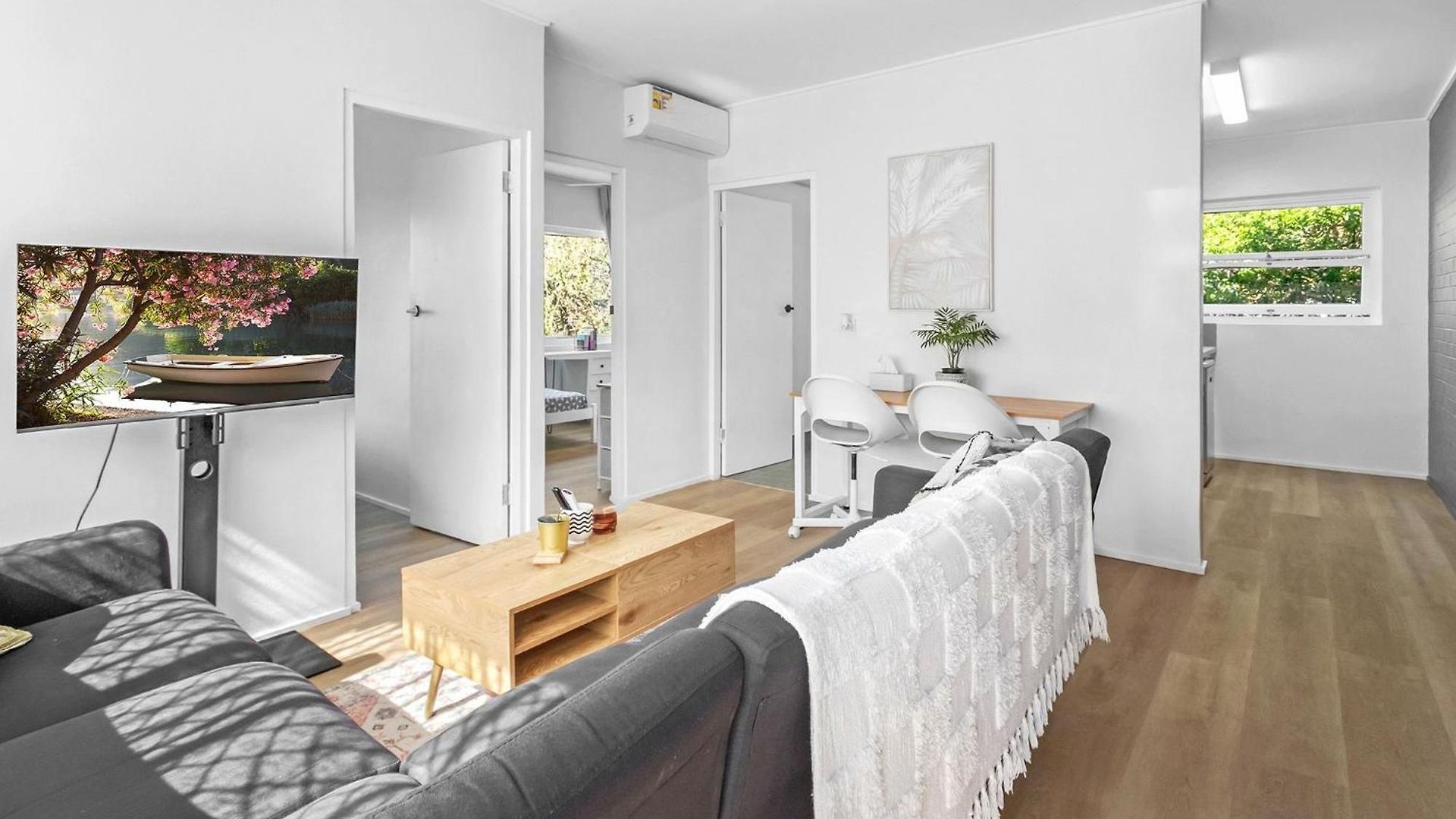 Apartment Charming 2-bed Near River &