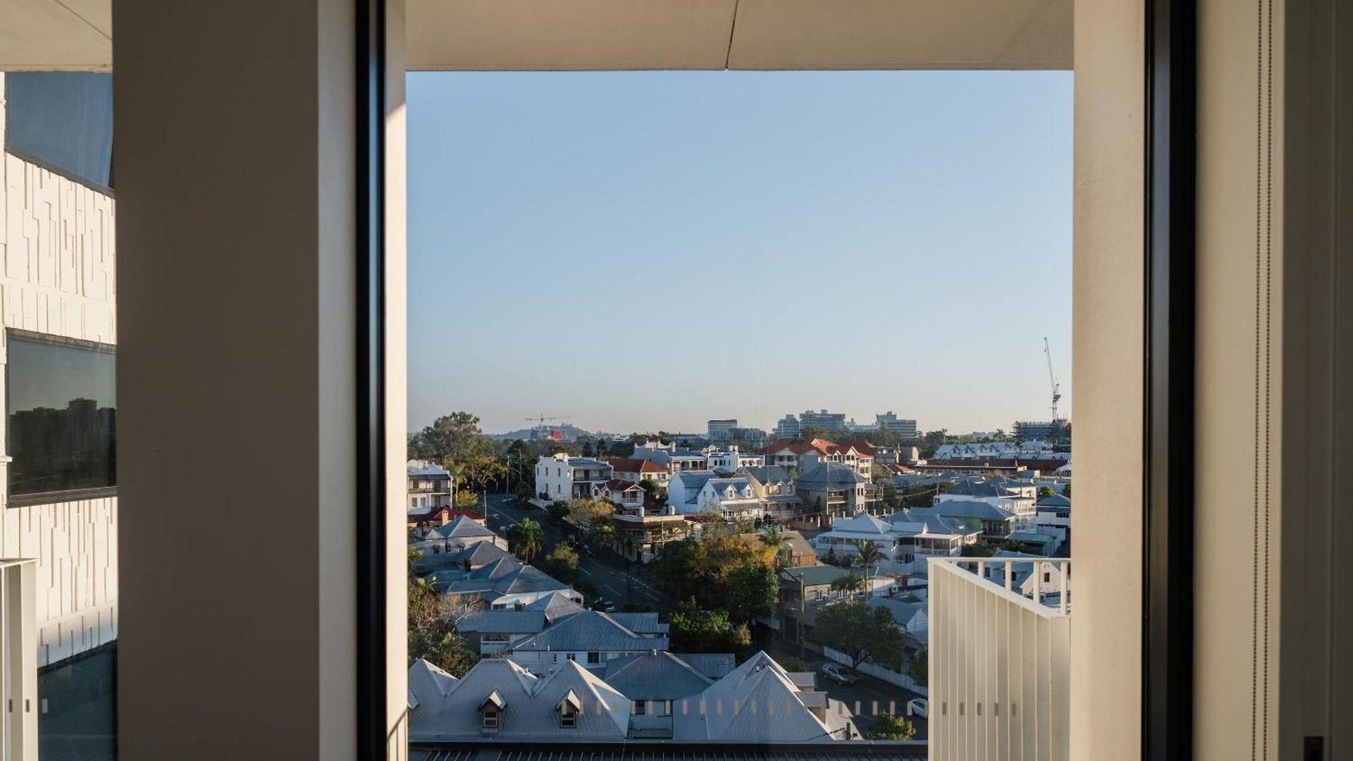 Bright Cbd 2 Bedroom Resort-style Escape Apartment