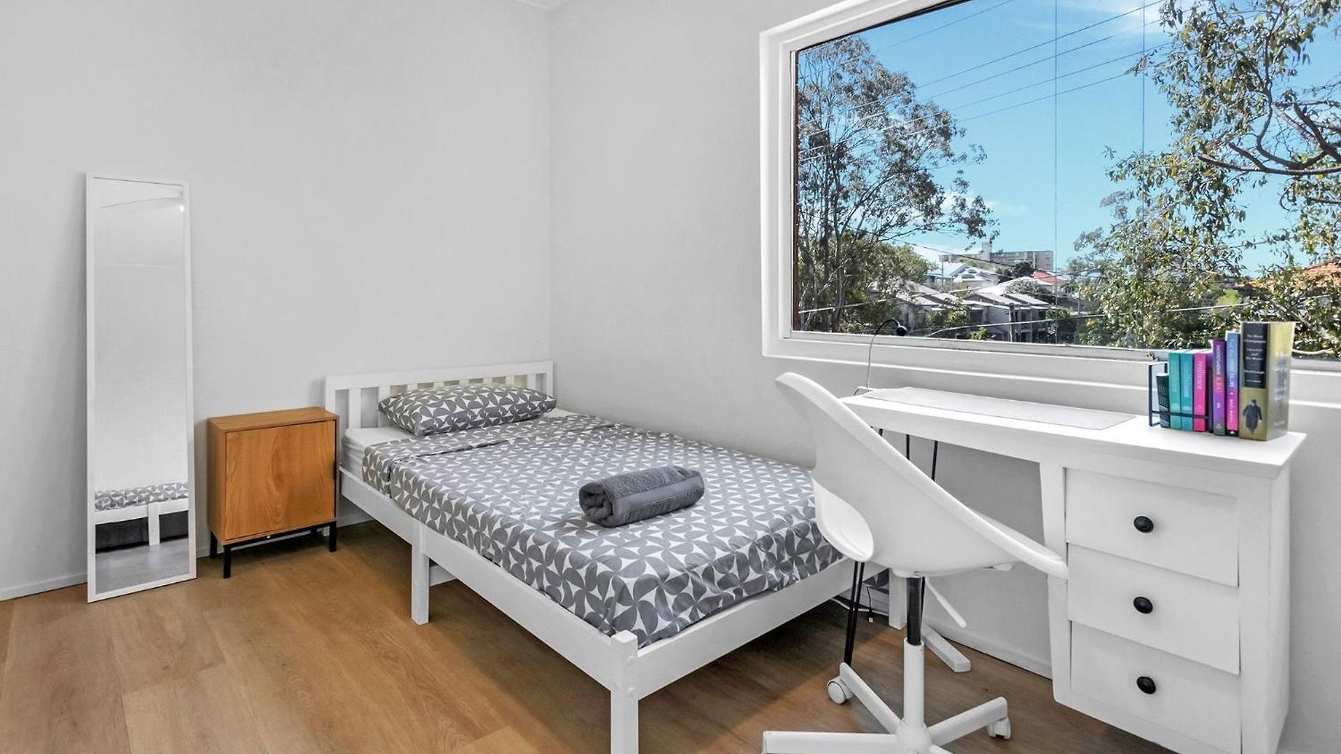 Apartment Charming 2-bed Near River & Brisbane