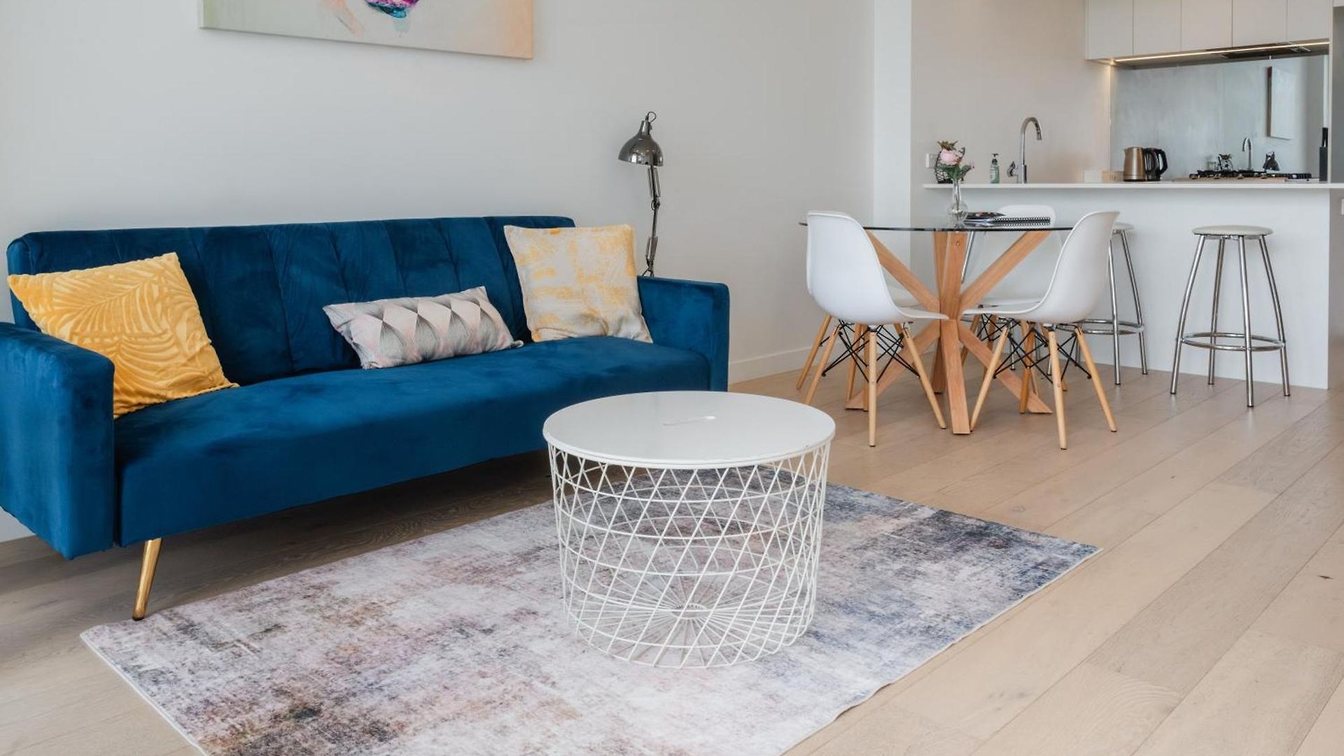 Bright Cbd 2 Bedroom Resort-style Escape Apartment