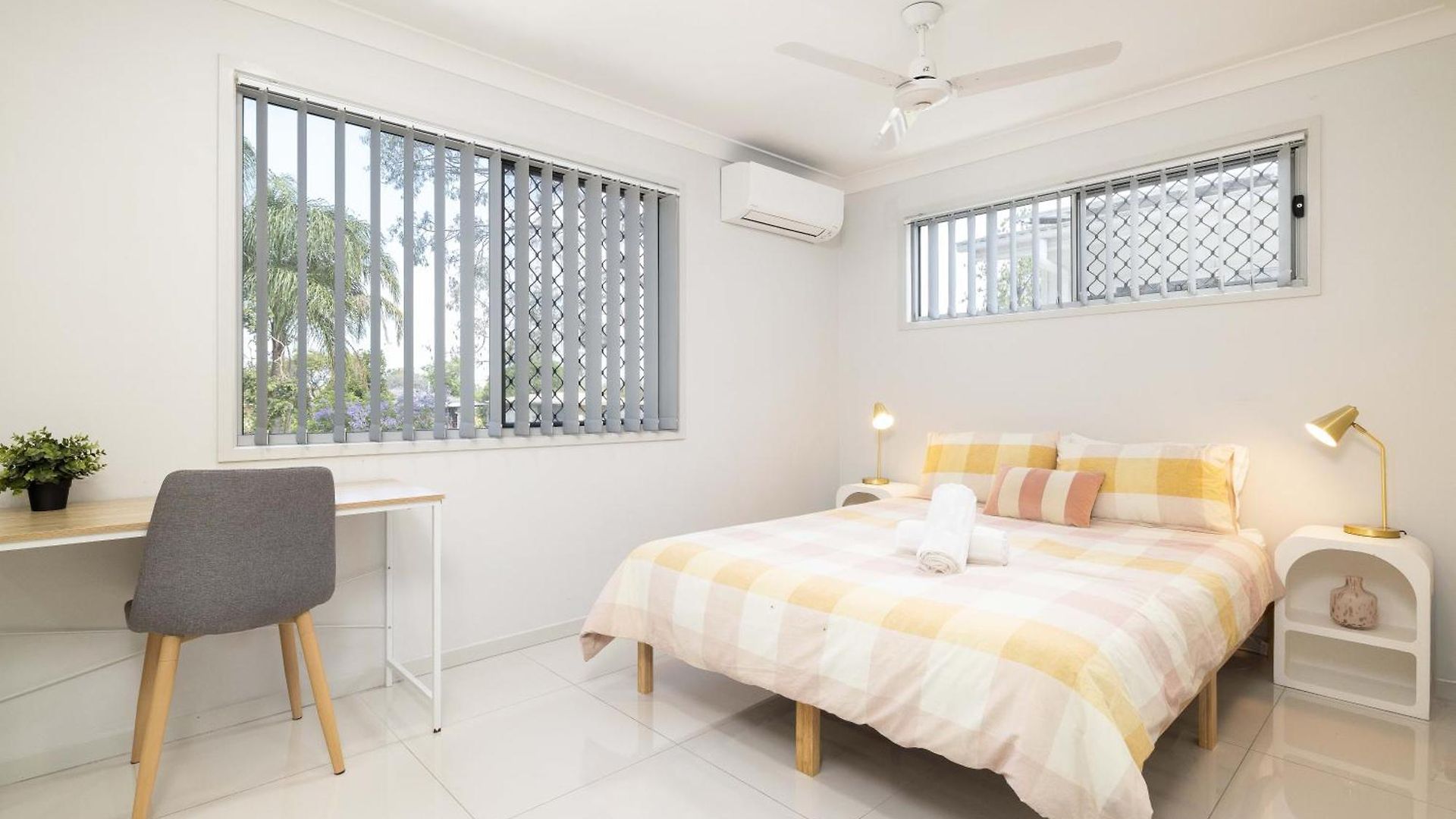 Smart Self Check-in - Freney Park Apartment *