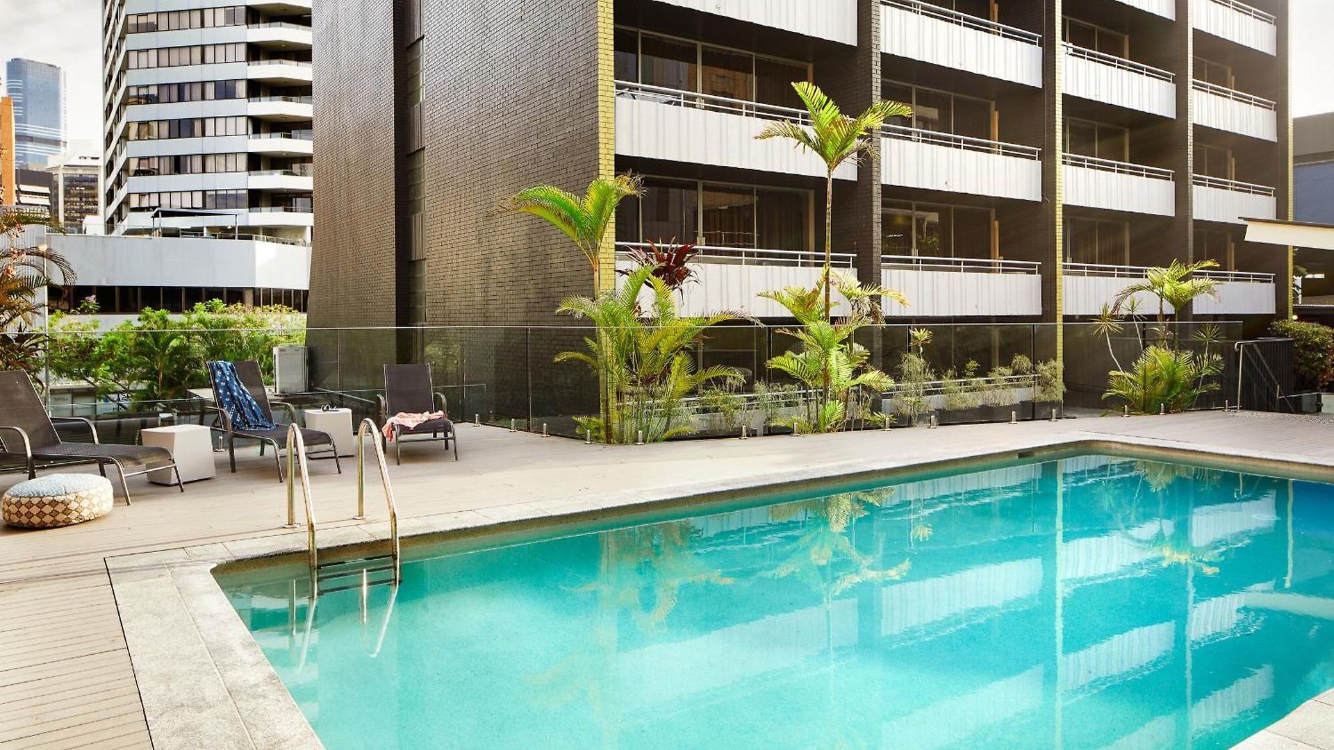 Aparthotel Punthill Spring Hill 5*