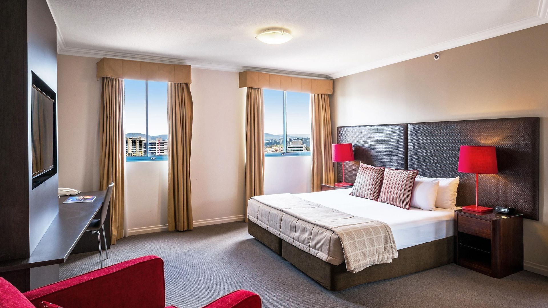 Hotel Mantra On Queen 4*