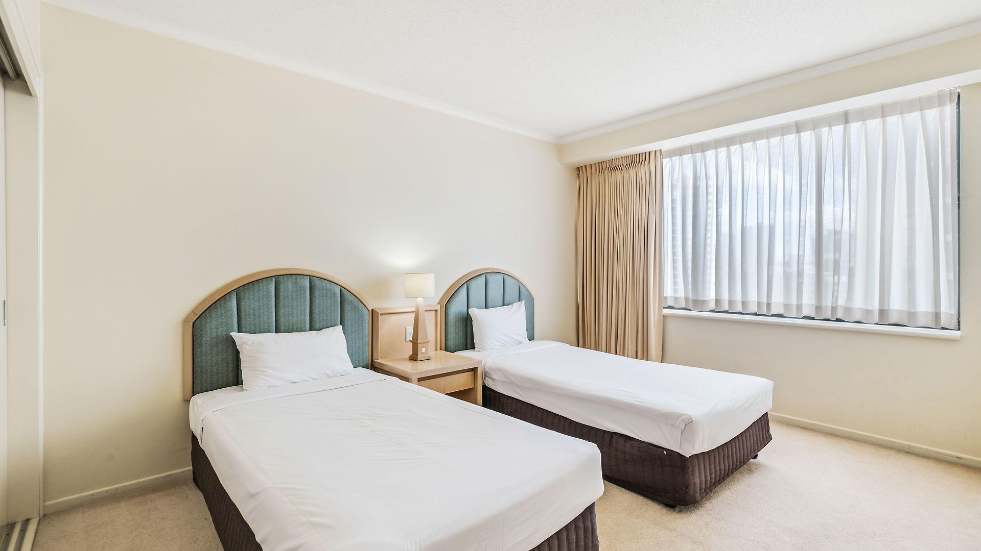 Dockside Aparthotel 4*