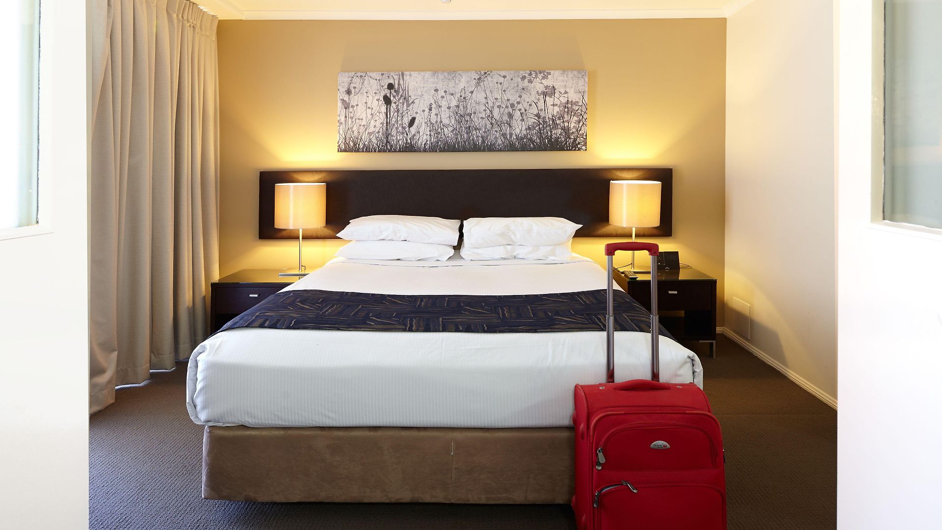 Aparthotel West End 4*