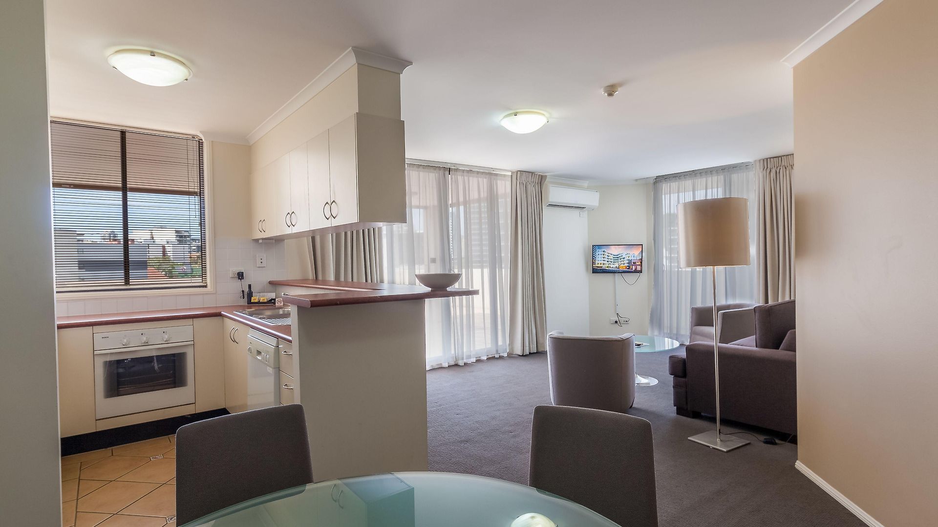 West End Aparthotel 4*