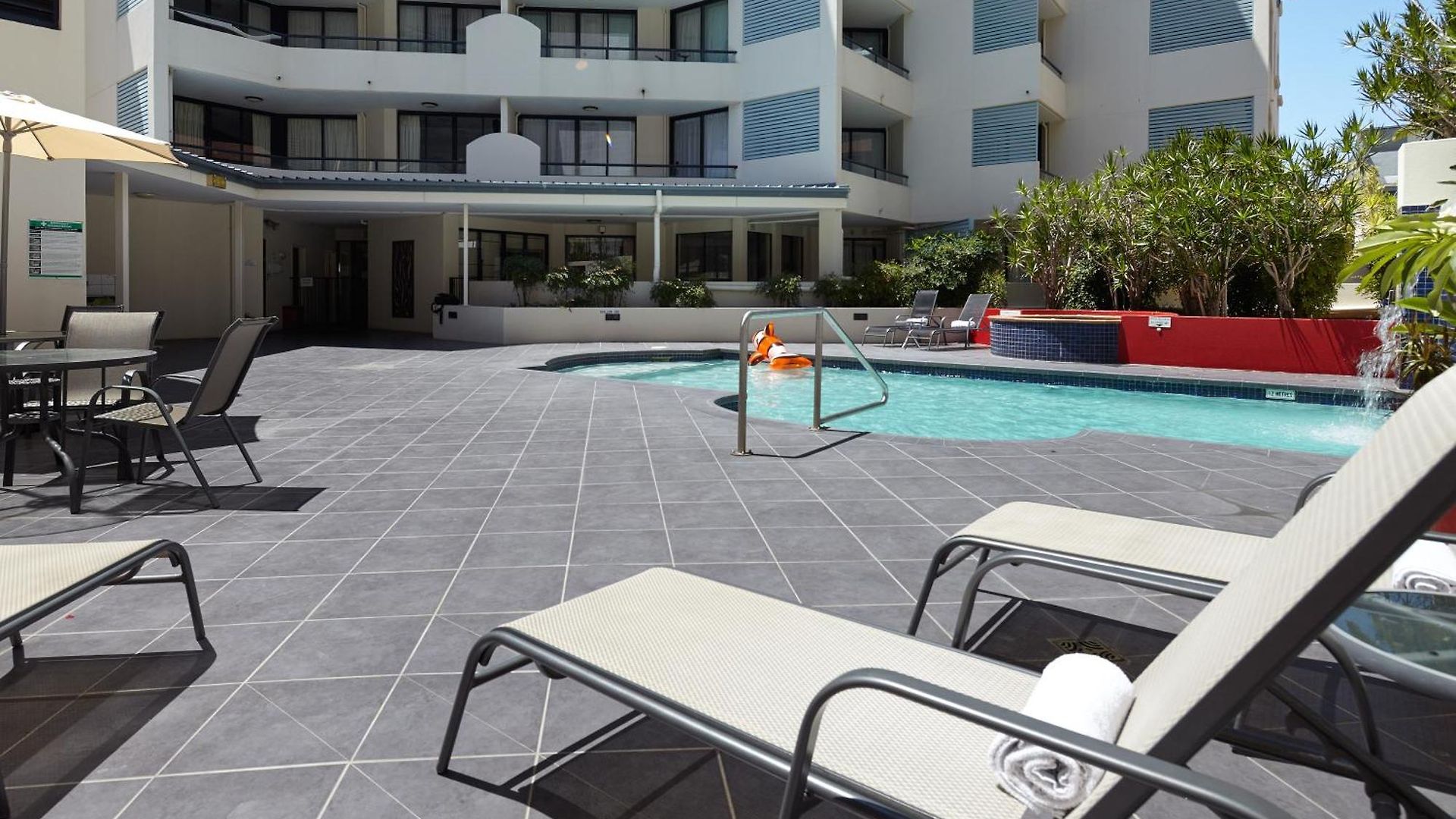 West End Aparthotel 4*