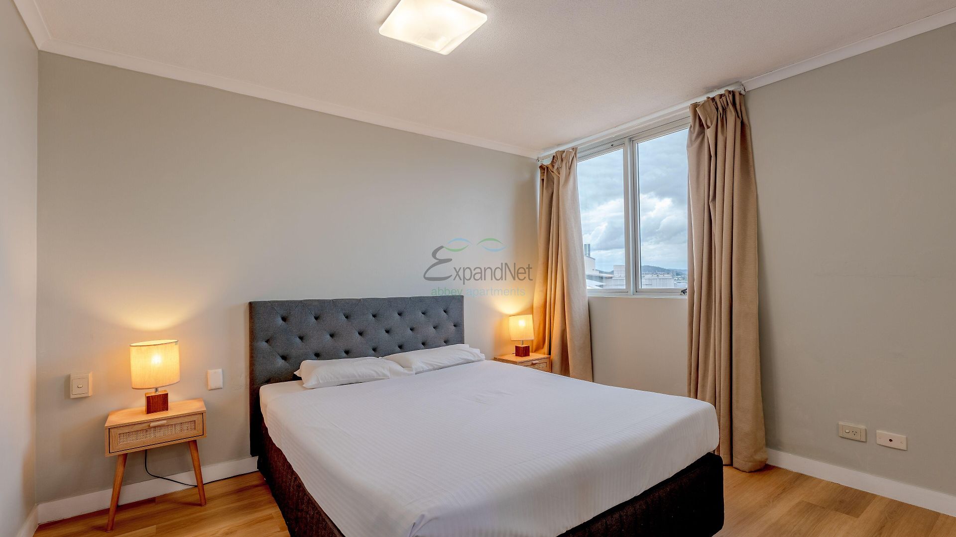 Aparthotel Abbey On Roma & 4*