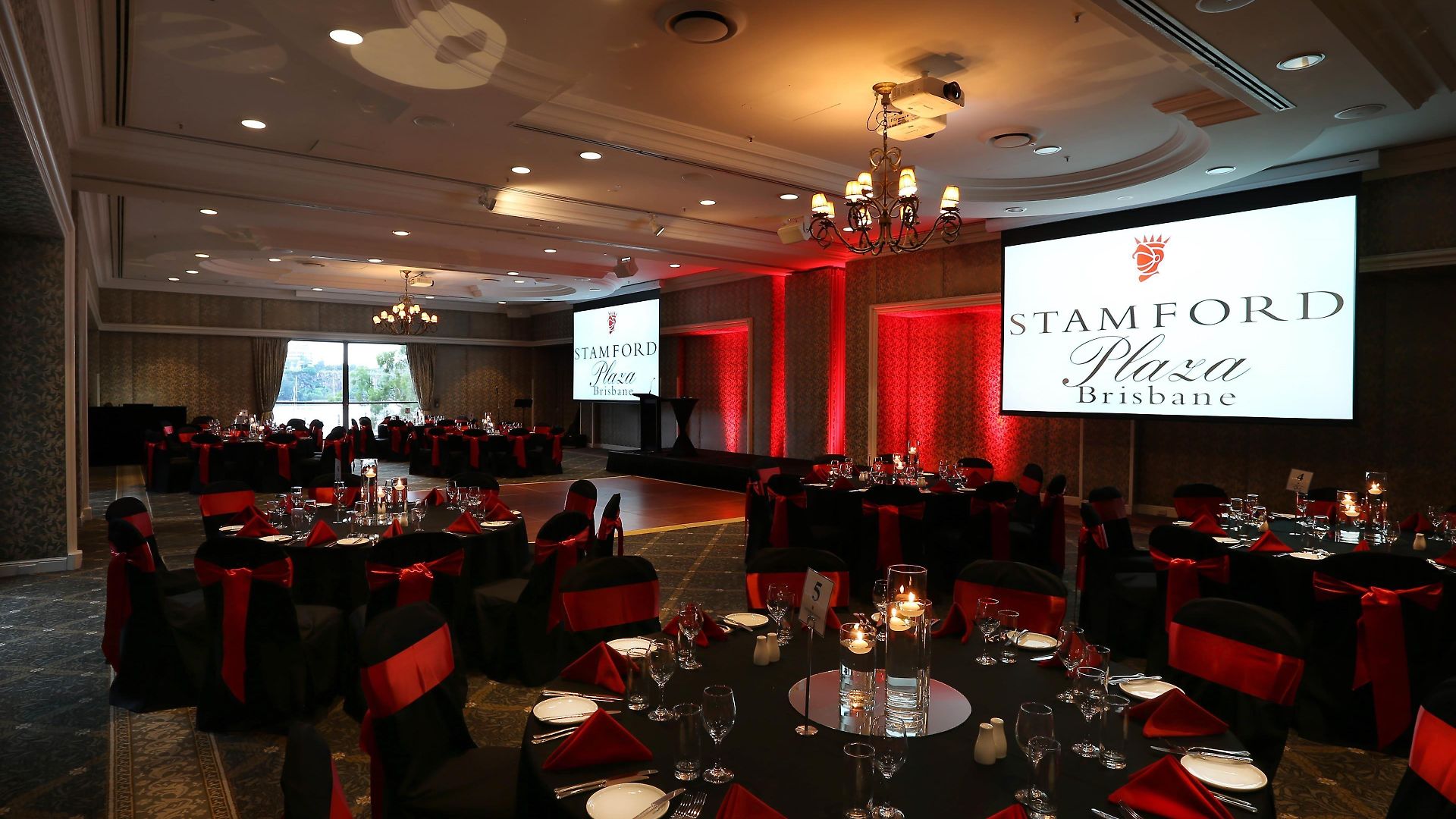 Stamford Plaza Hotel 5*