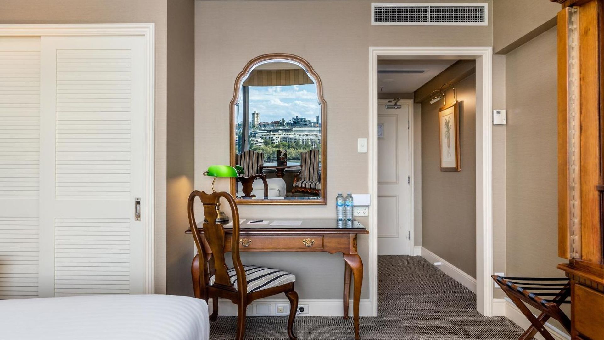 Stamford Plaza Hotel 5*