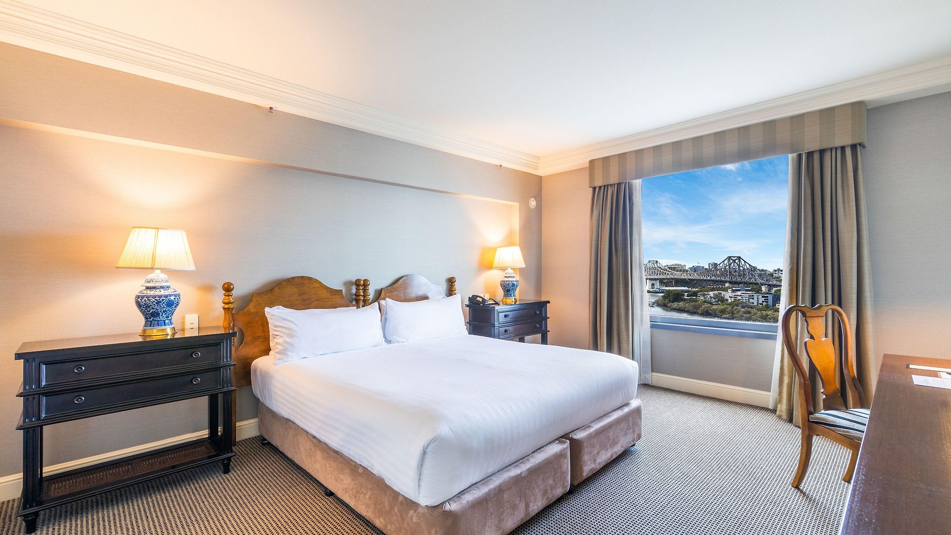 Stamford Plaza Hotel 5*