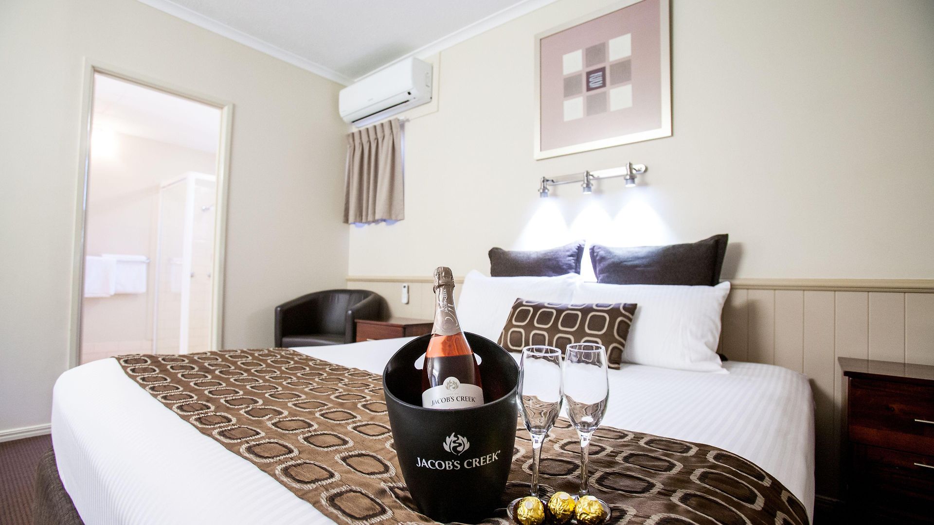 Quality Robertson Gardens Hotel 4*