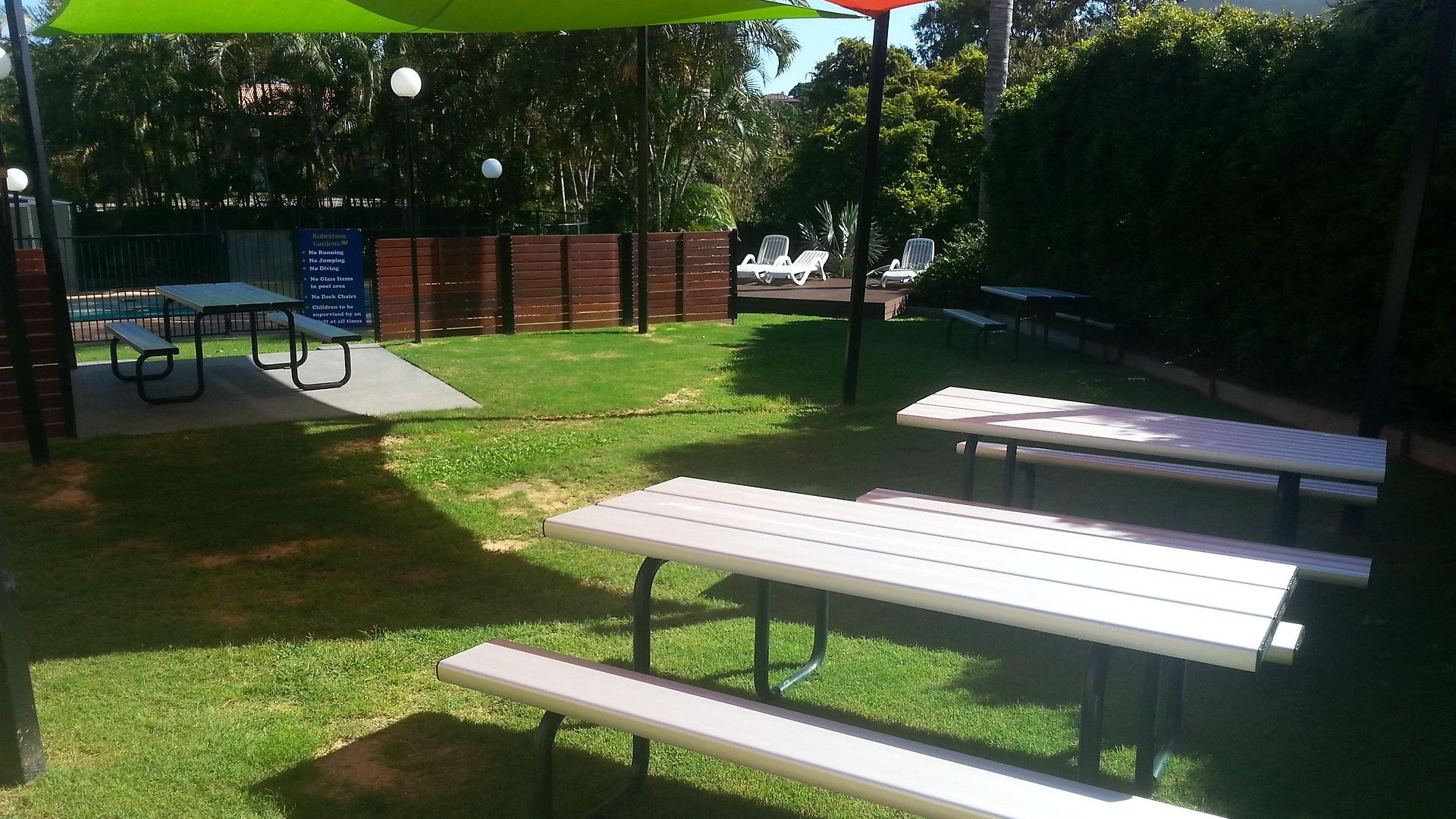 Quality Robertson Gardens Hotel 4*