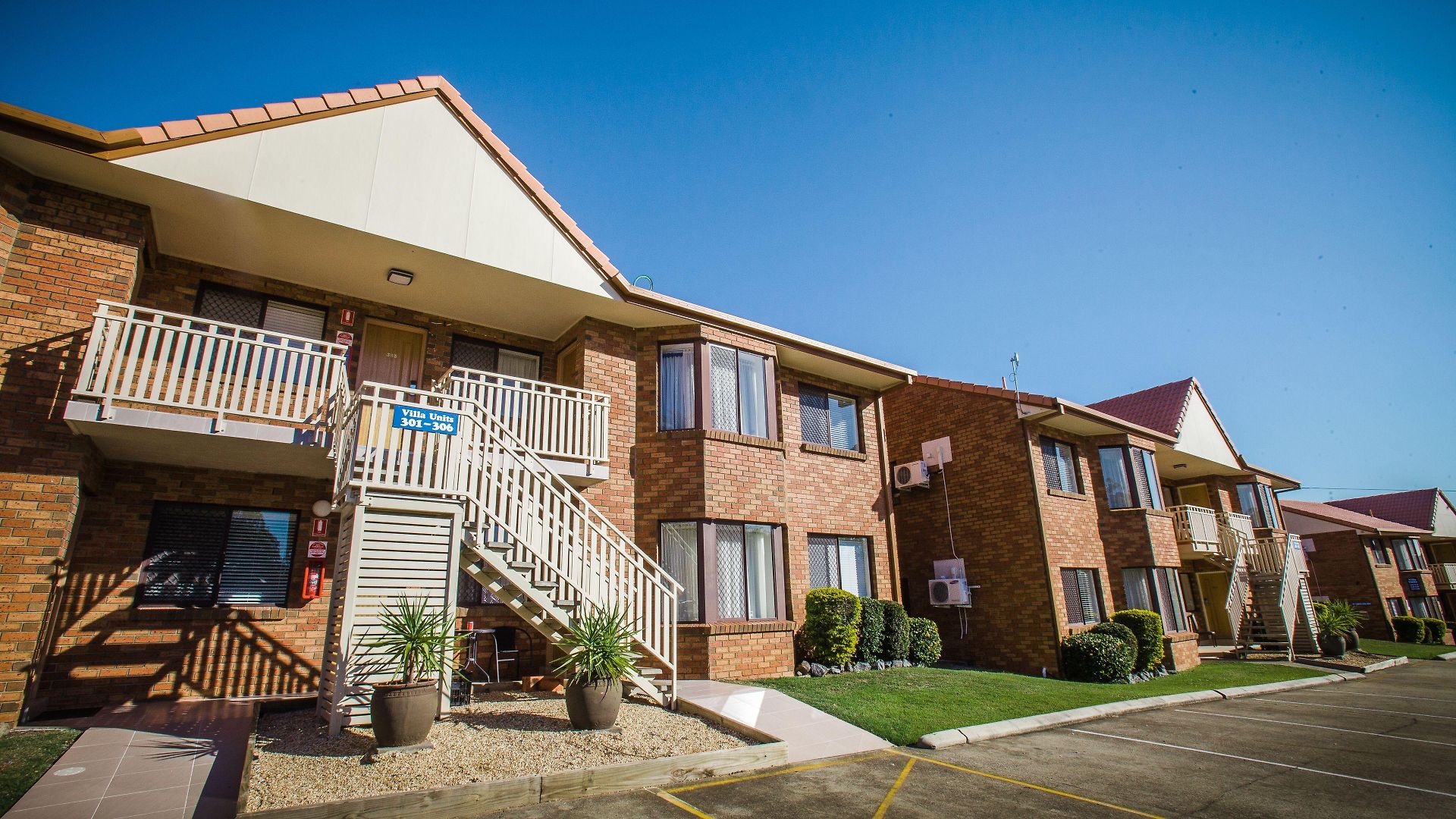 Quality Robertson Gardens Hotel 4*