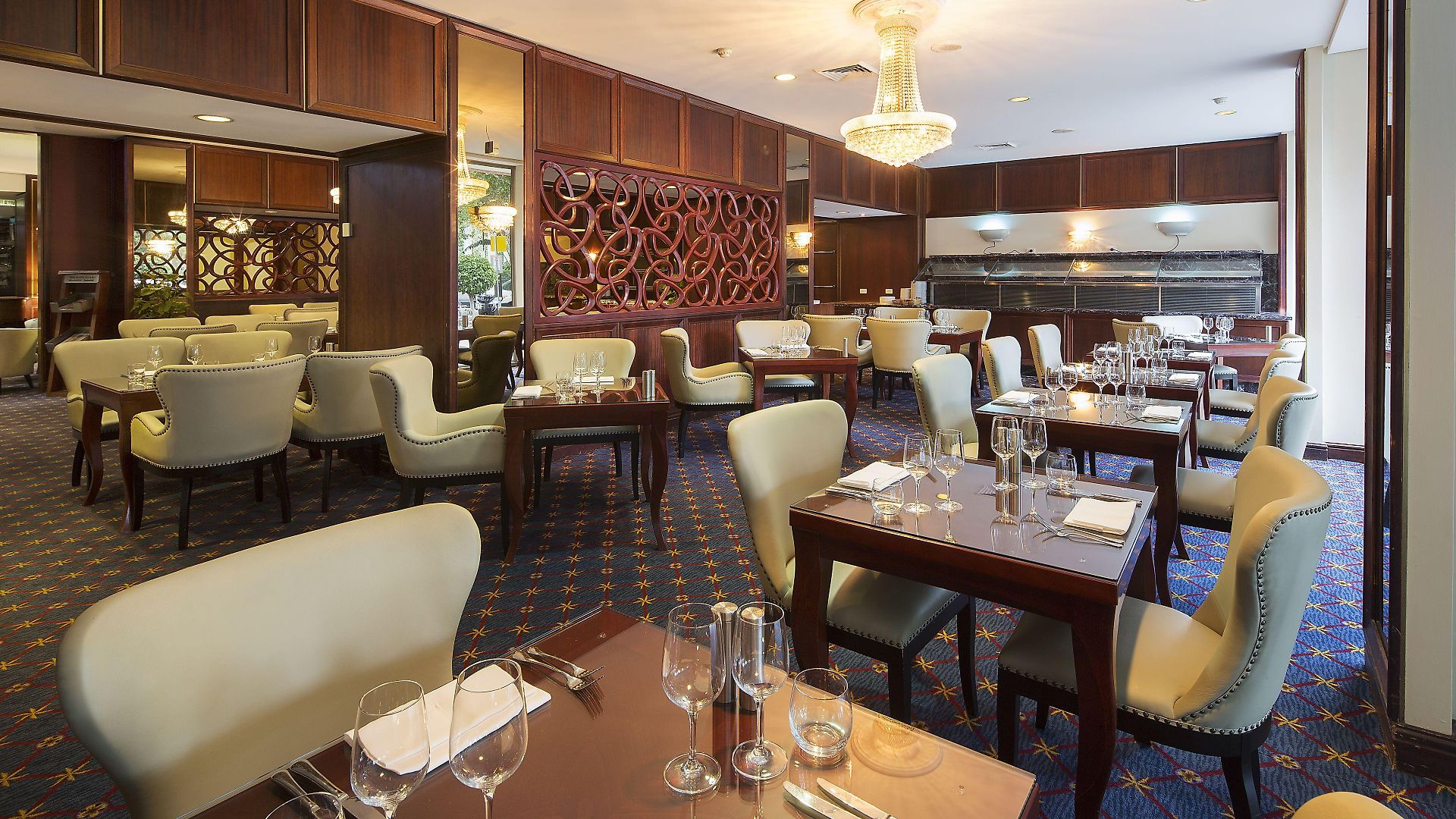 Royal On The Park 5*