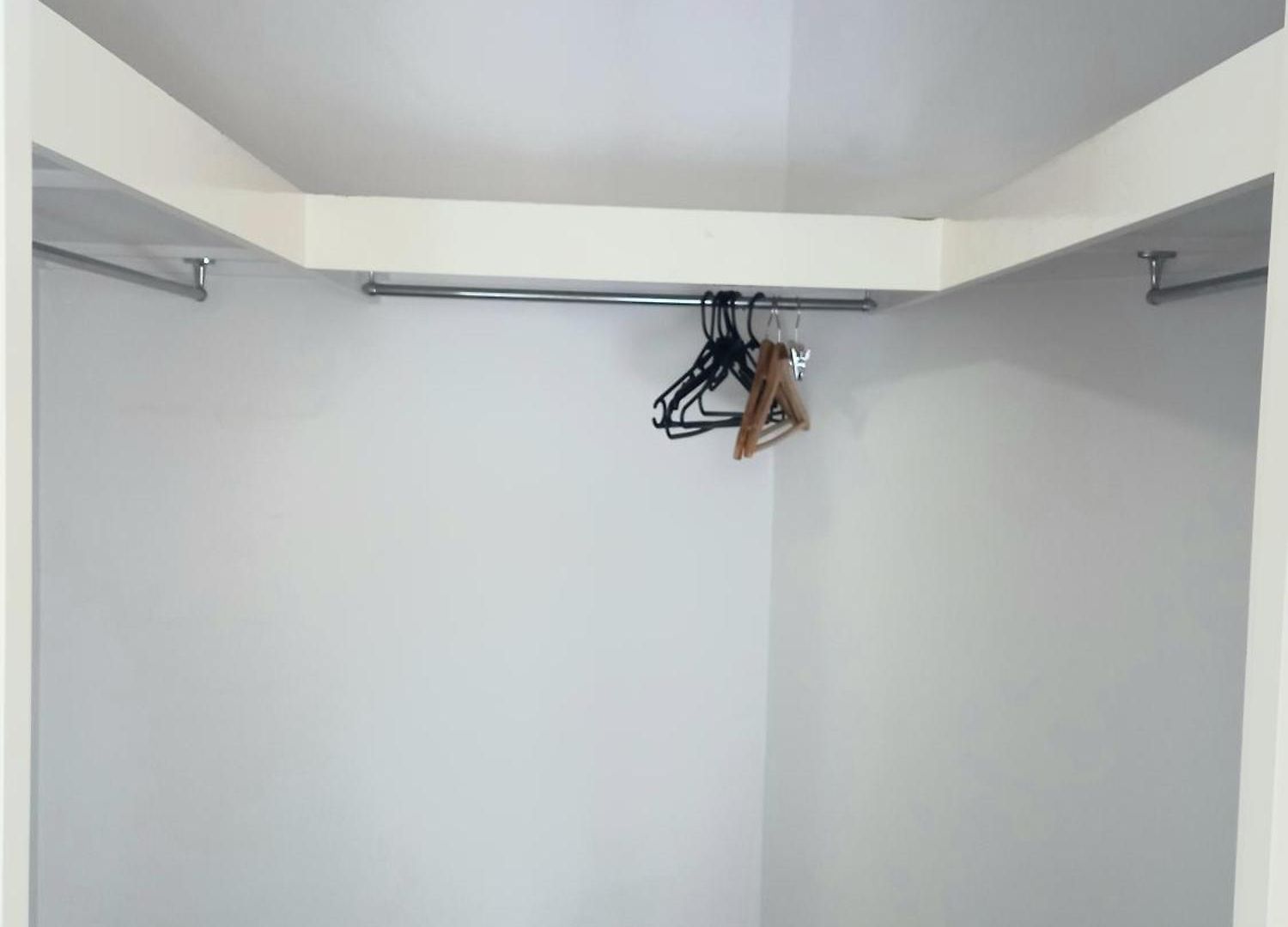 3mins Walk To Shopping Centre&city Bus, Airport