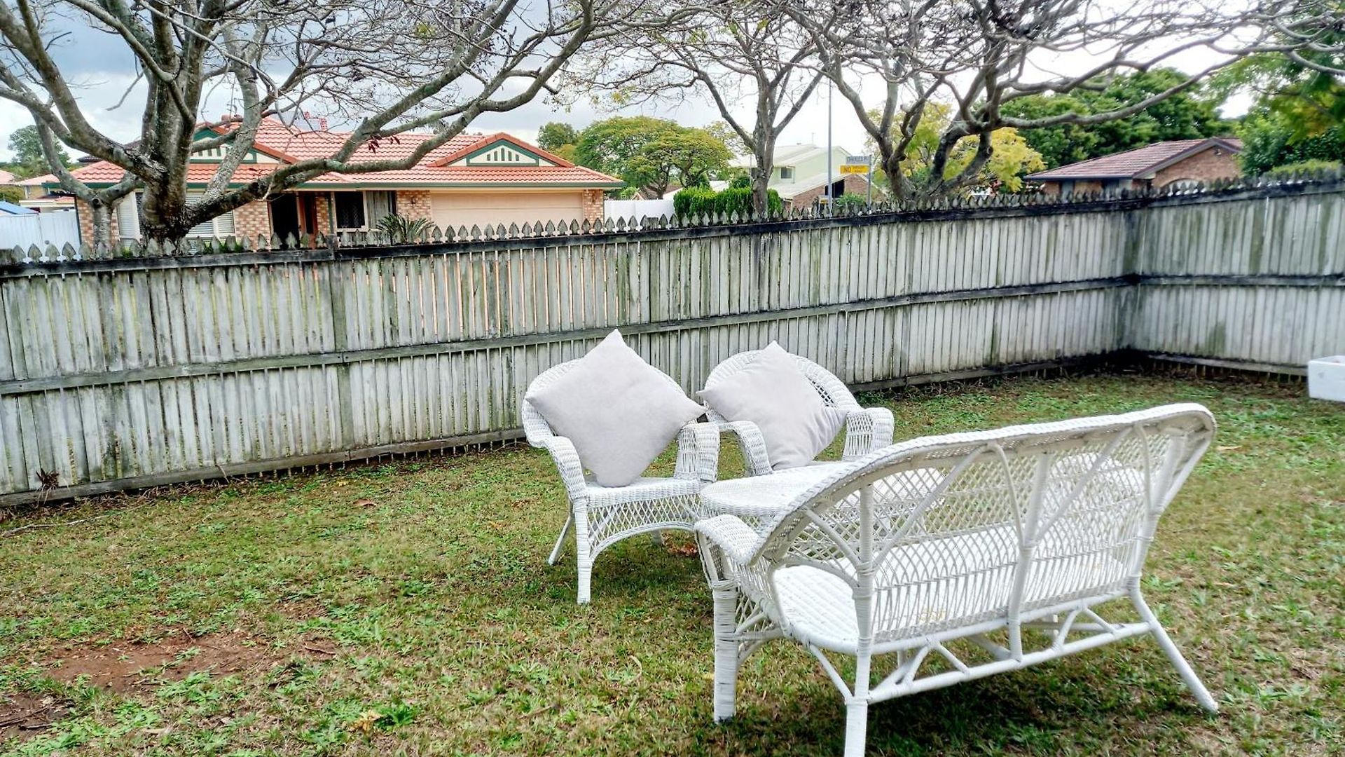 3mins Walk To Shopping Centre&city Bus, Airport Guest house