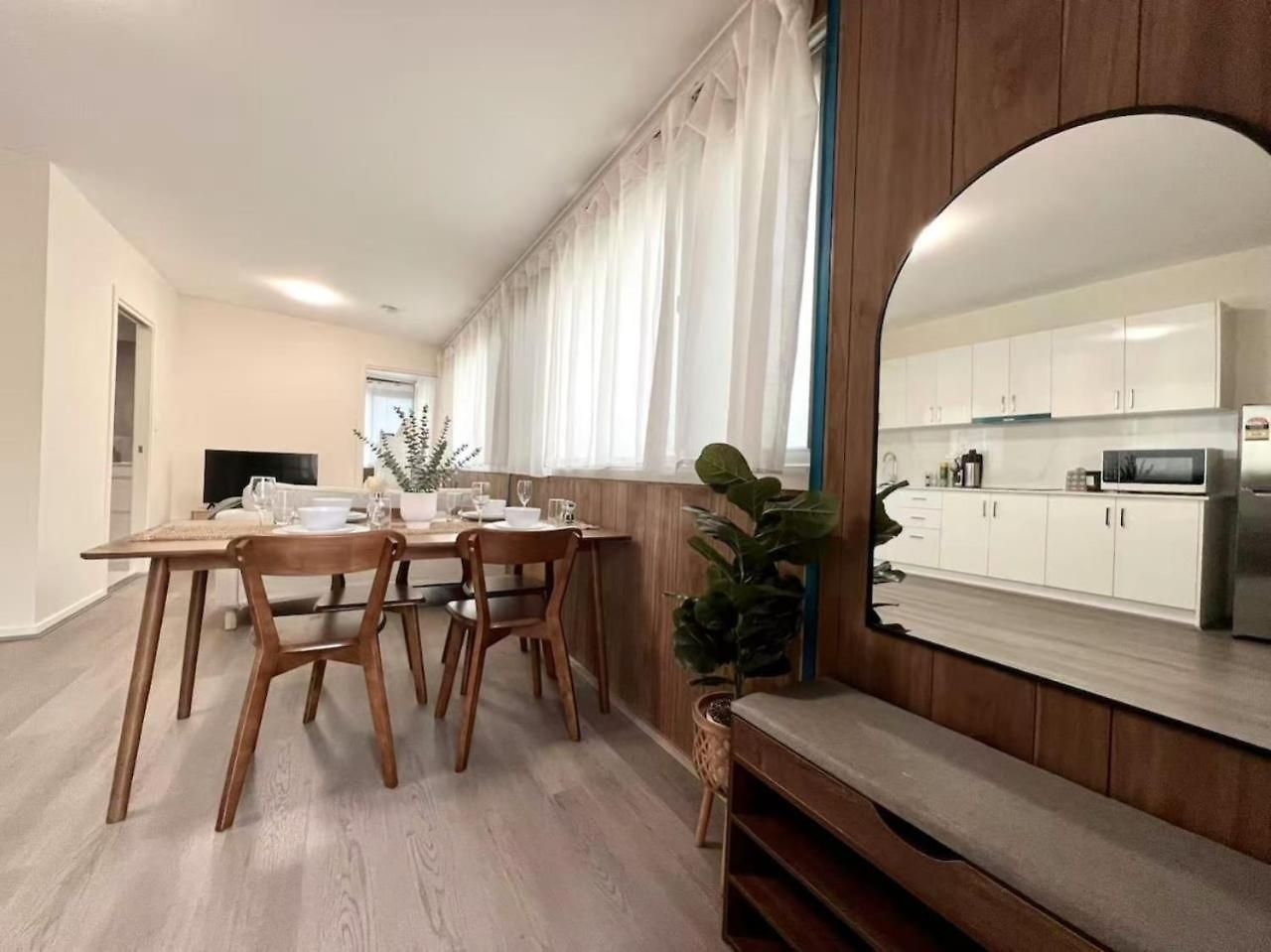 Holiday home Private Spacious King Bed Walk To Hubs Brisbane