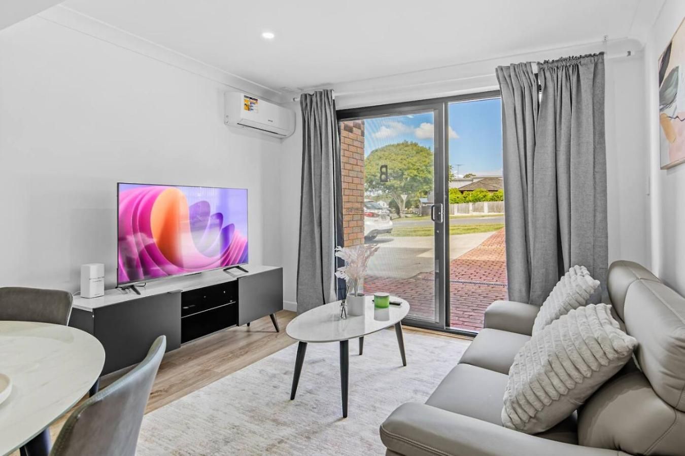 Spacious Twin Q Beds Sleep 4 Budget Friendly Holiday home Brisbane