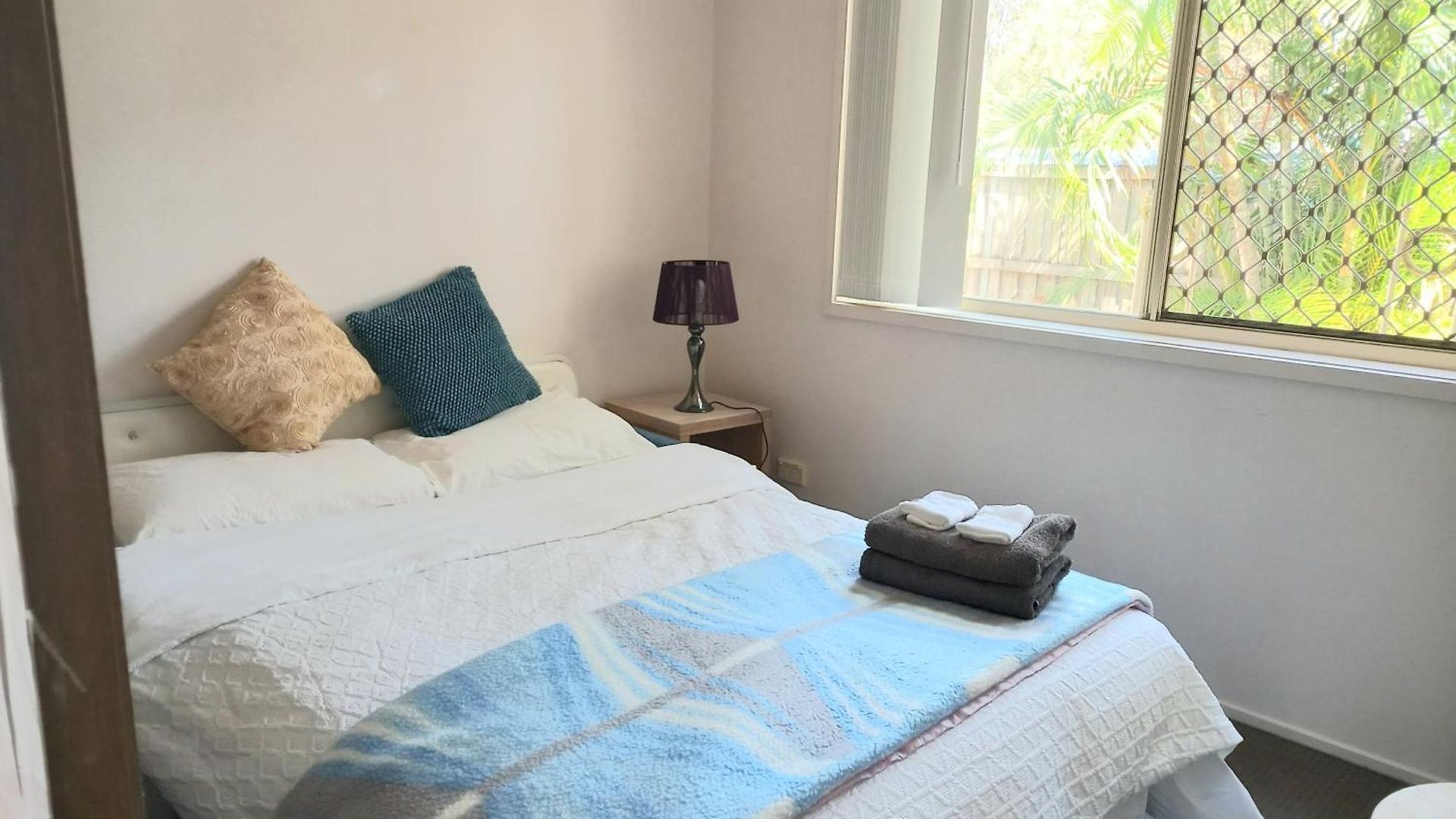 Air Conditioned Floral Youth Backpacker And House * Brisbane