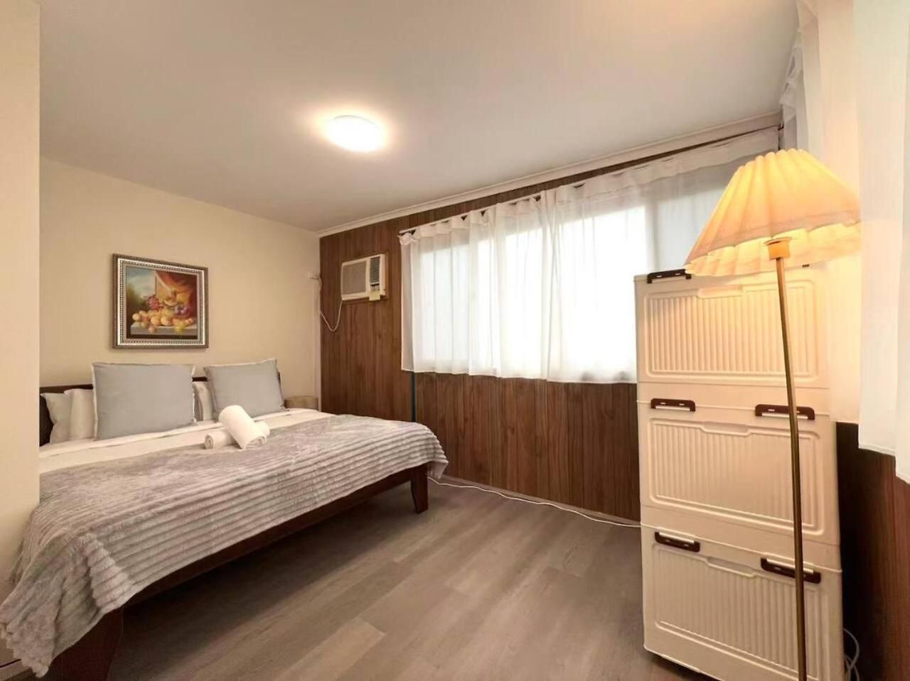 Private Spacious King Bed Walk To Hubs *