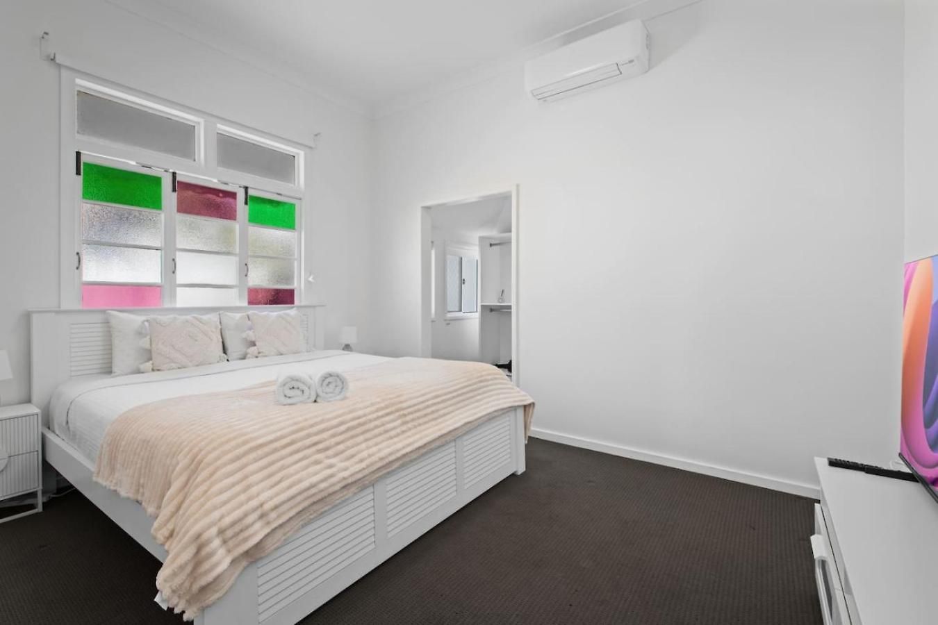 Holiday home Spacious Dual Retreat Balcony Near Rbwh And Cbd Brisbane