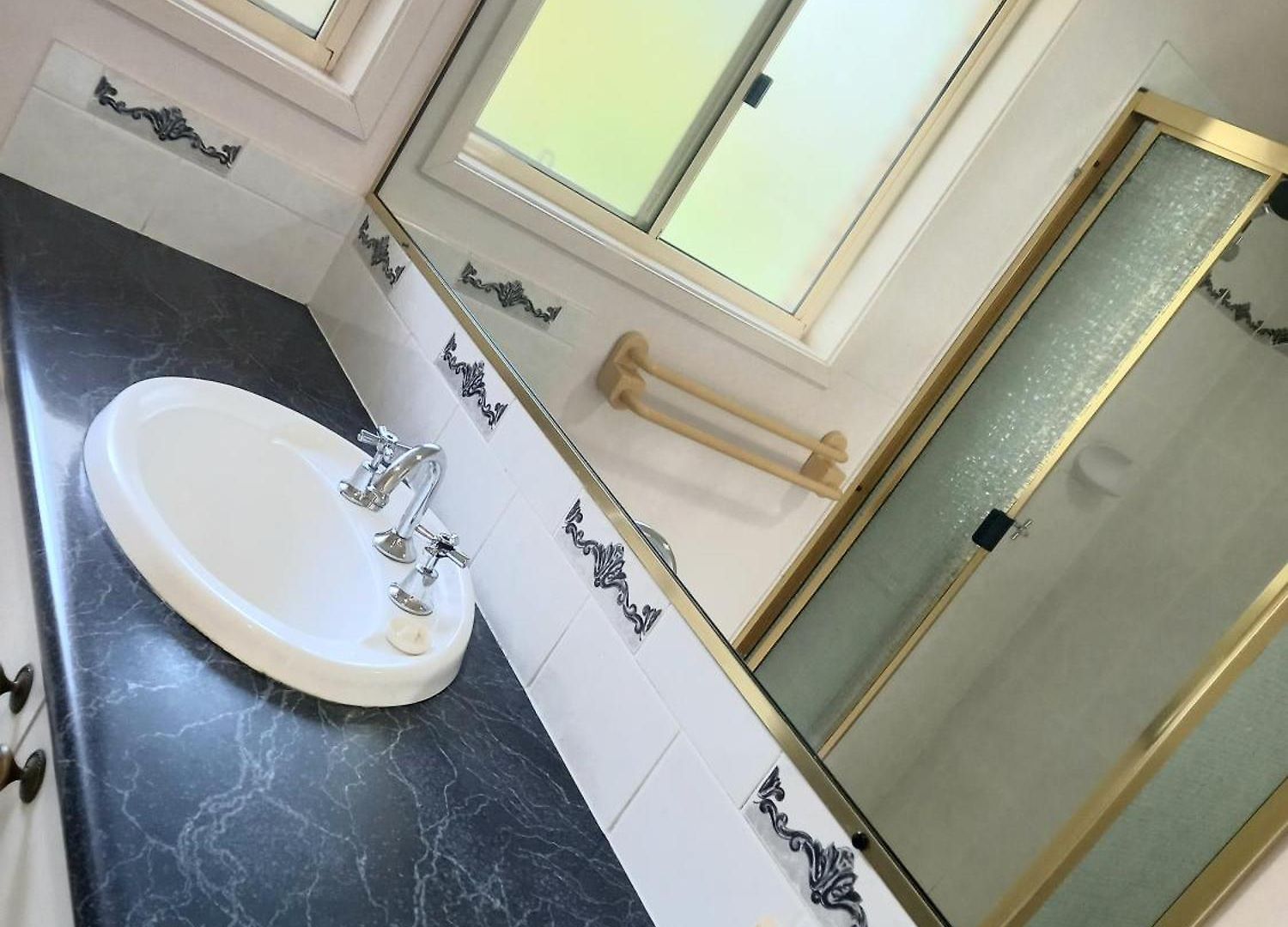 3mins Walk To Shopping Centre&city Bus, Airport Guest house