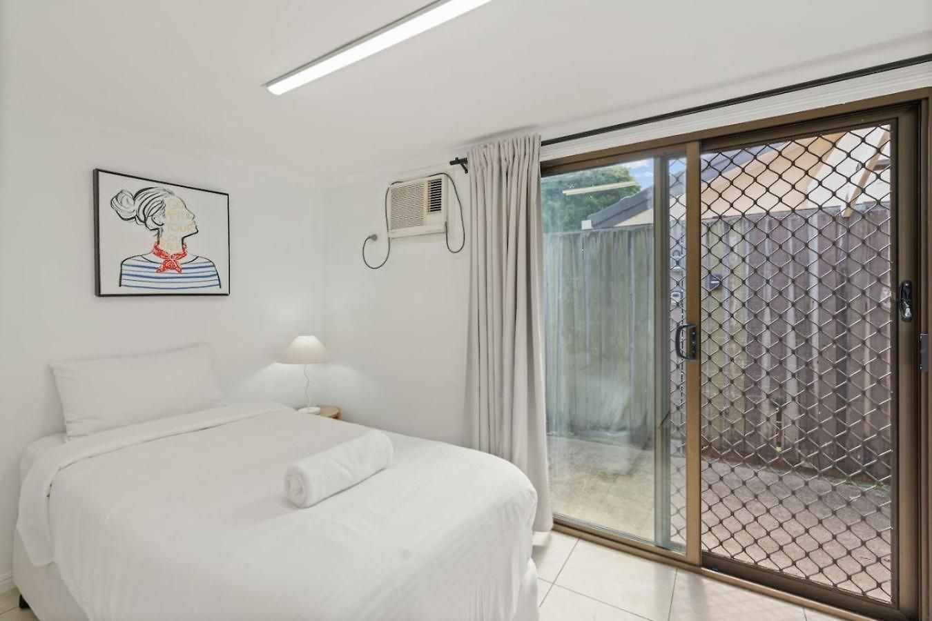 Urban Comfort Cozy And Convenient With A Shared Pool Holiday home Brisbane