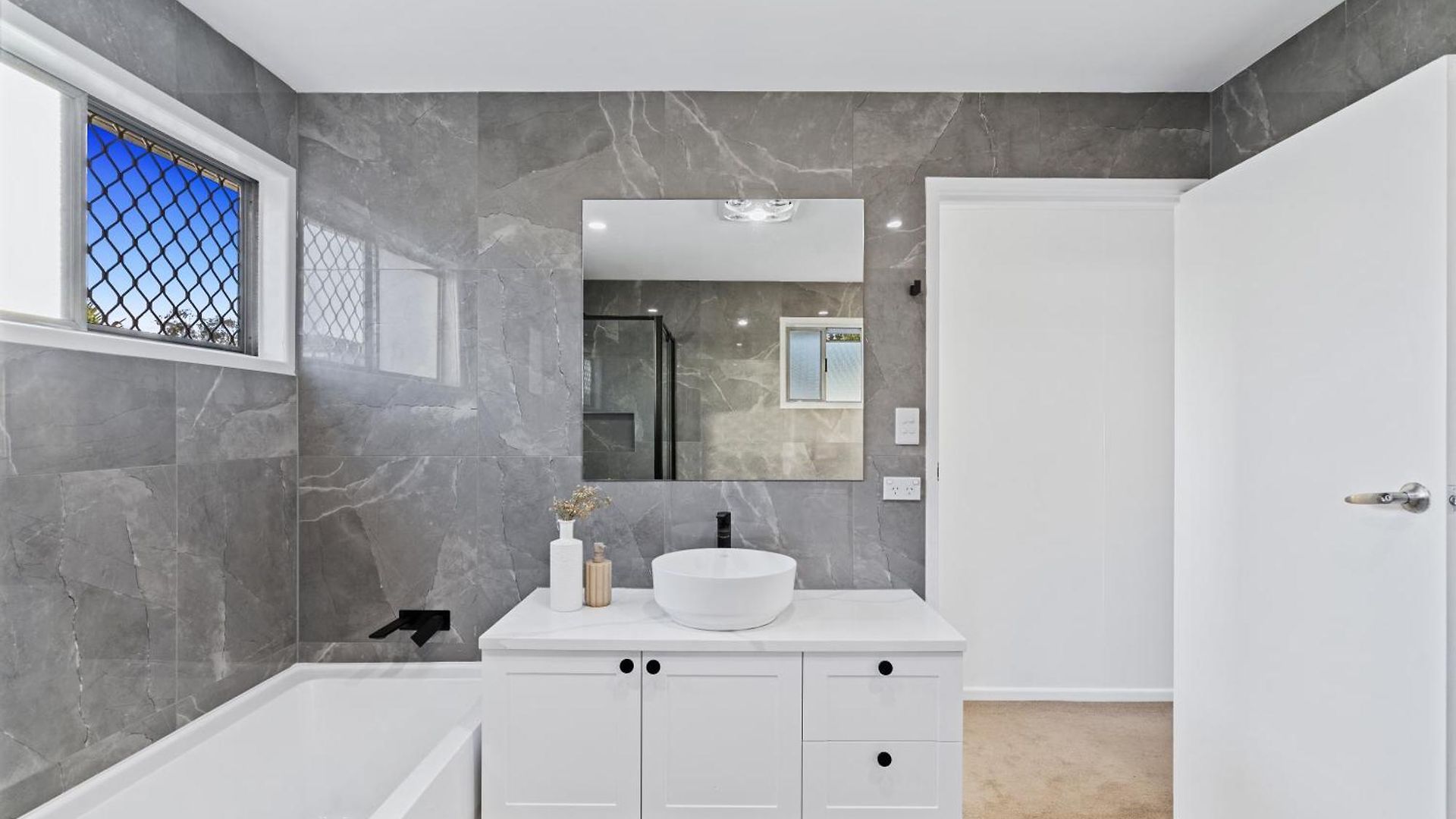 Homestay Modern Holland Park With Easy Access Brisbane