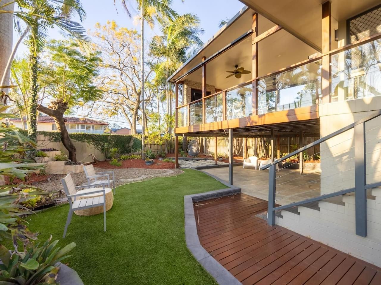 Tropical Tranquility Spacious Family Leafy Oasis Holiday home *