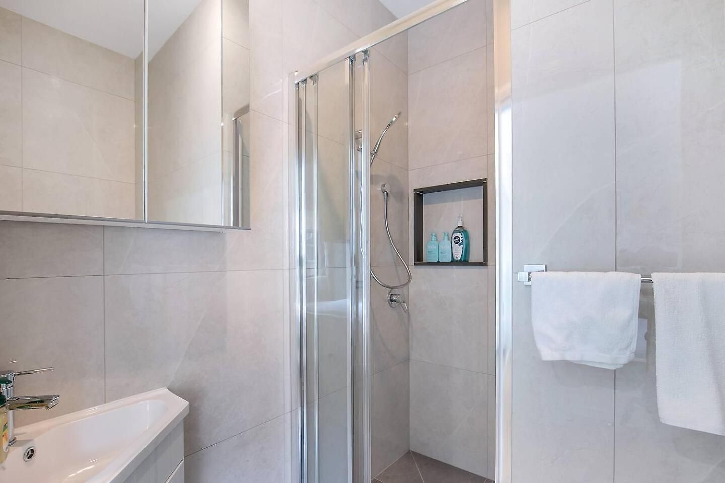 Guest house Poolside Family Near Shopping Towns 4*