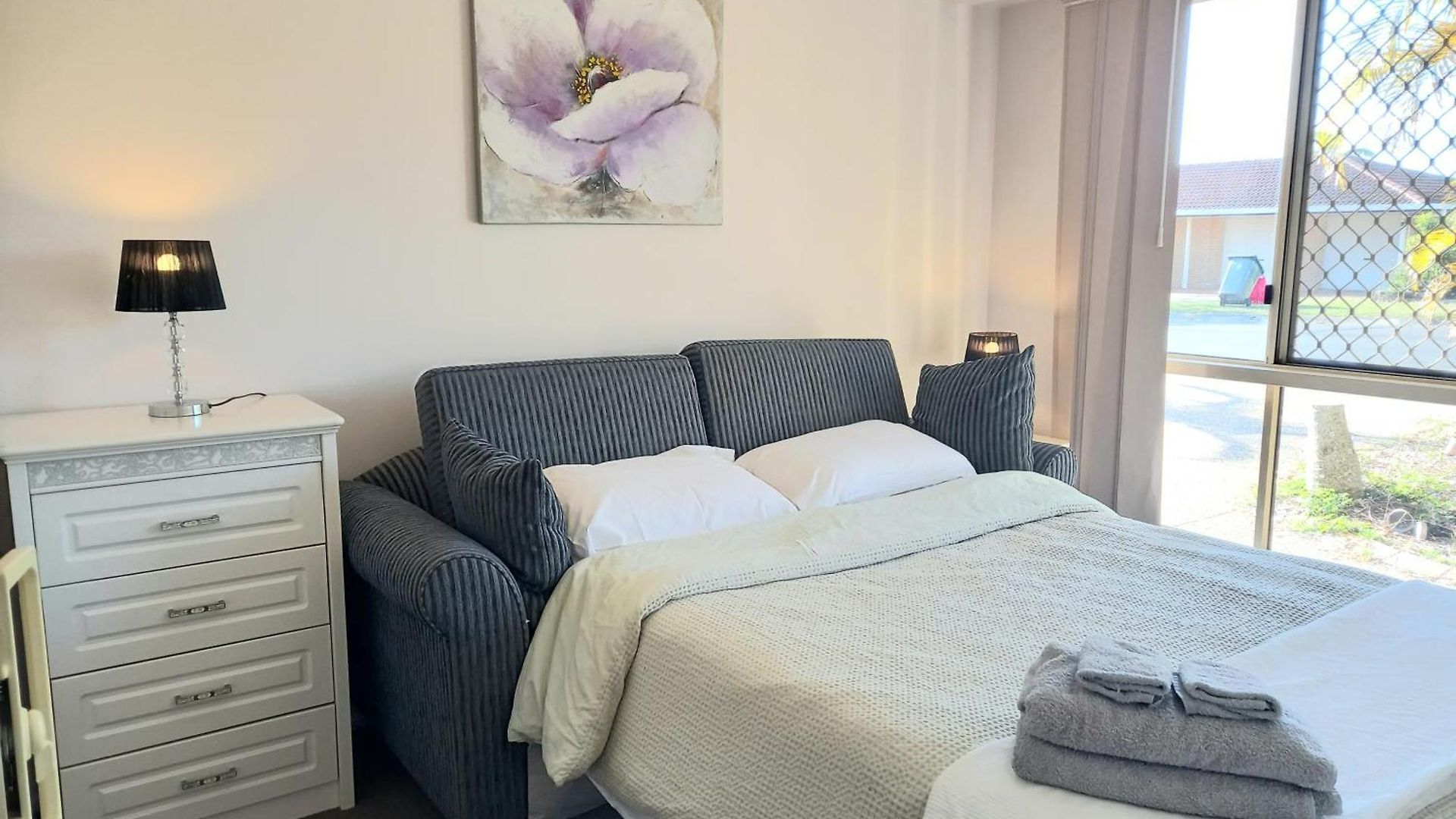 Air Conditioned Floral Youth Backpacker And House Guest house Brisbane