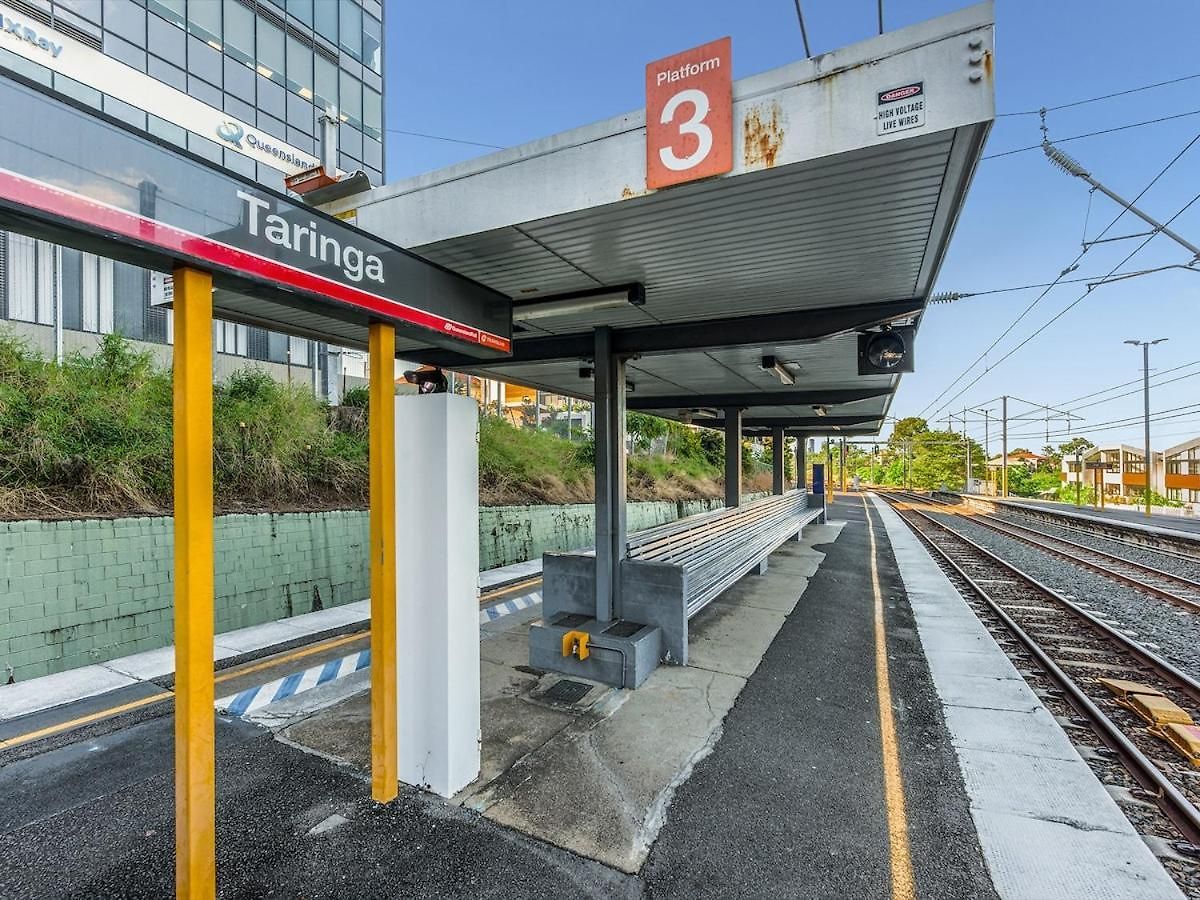 Modern 4br 3bath Duplex Near Train Station Stylish Comfortable *