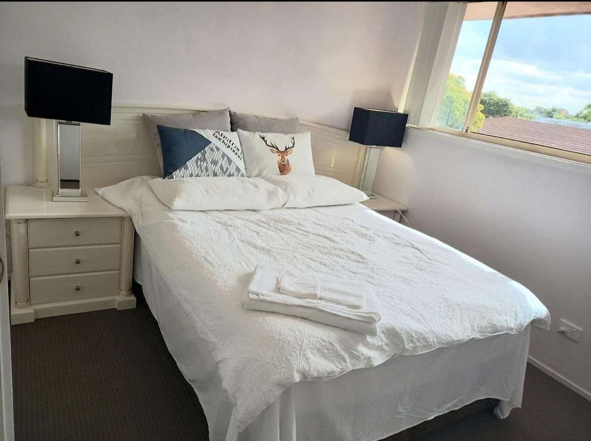 Air Conditioned Floral Youth Backpacker And House Guest house
