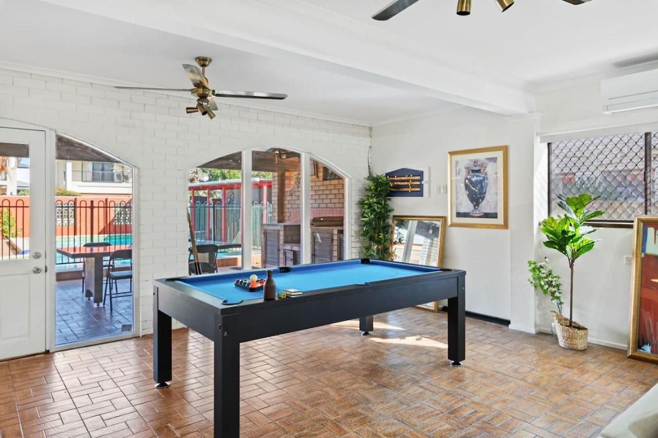Sunny 4br With Pool In Prime Location Holiday home *