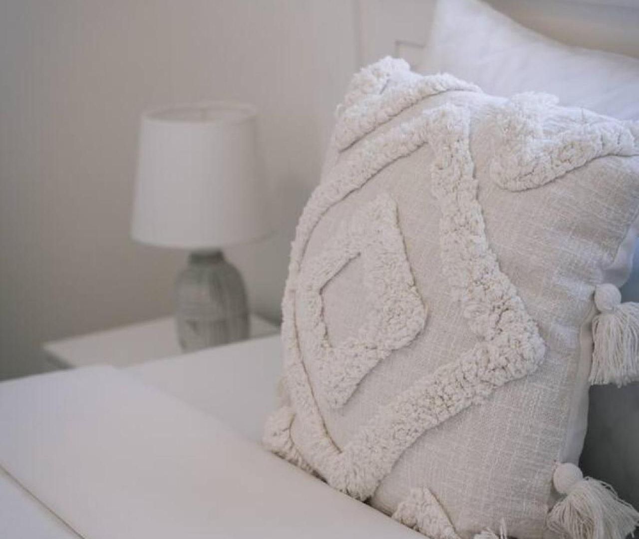 Stylish Escape With Balcony Near Rbwh And Cbd Holiday home Brisbane