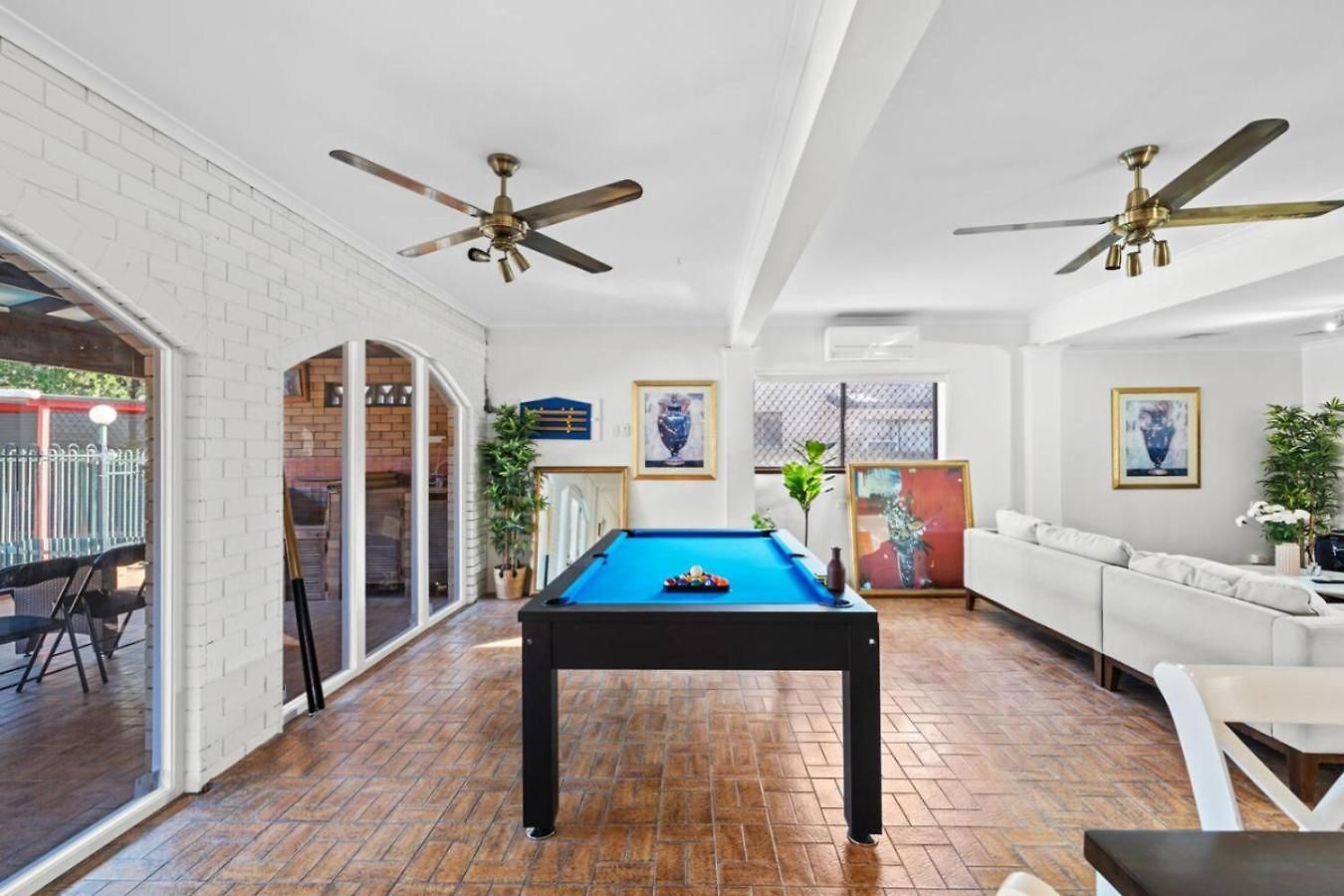 Holiday home Sunny 4br With Pool In Prime Location Brisbane