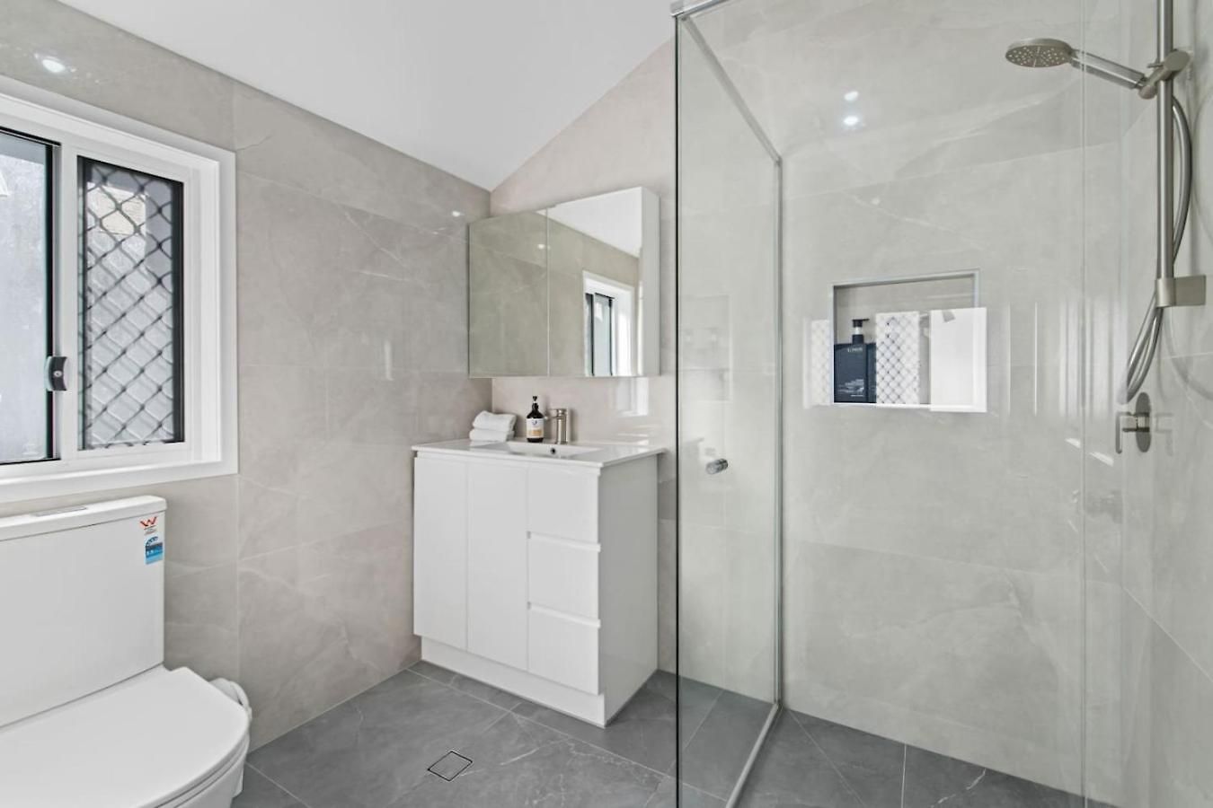 Spacious Dual Retreat Balcony Near Rbwh And Cbd Brisbane