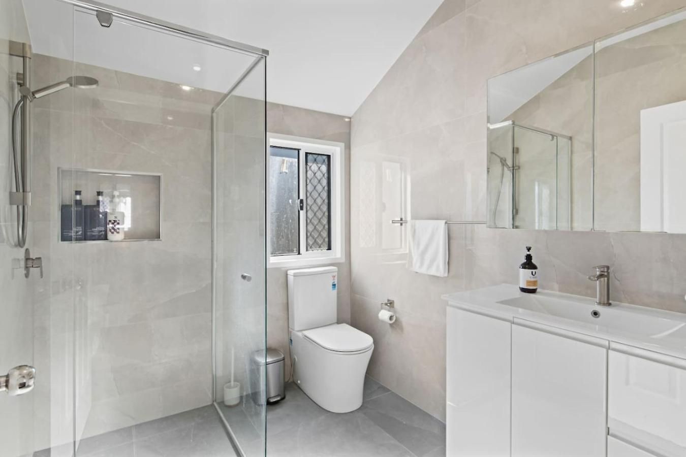Spacious Dual Retreat Balcony Near Rbwh And Cbd Holiday home Brisbane