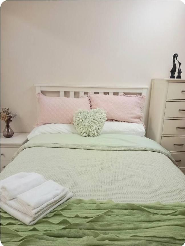 Guest house Air Conditioned Floral Youth Backpacker And House *