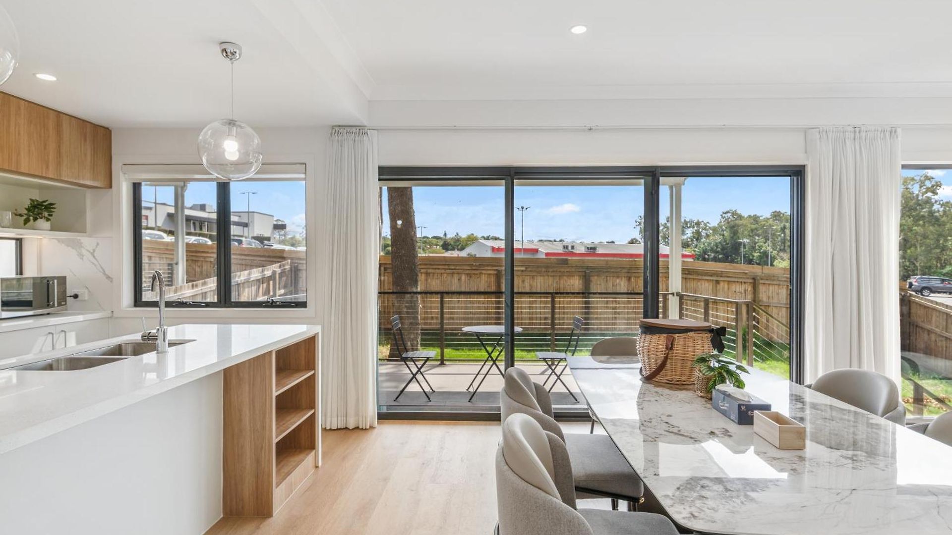 Cassa Aura Place - Modern 4br Homes Holiday home