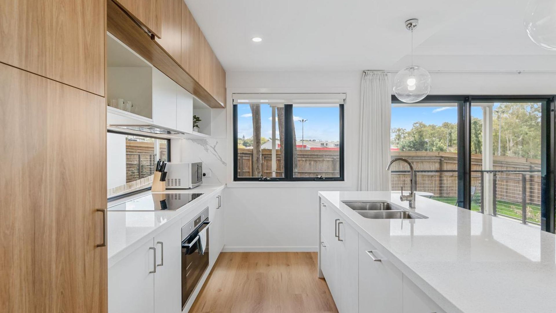 Cassa Aura Place - Modern 4br Homes