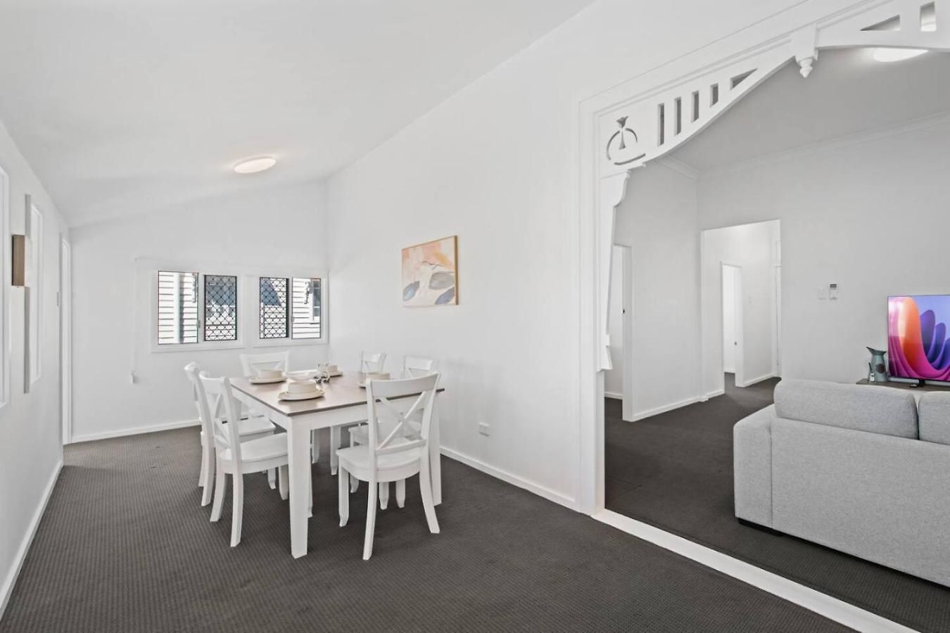 Spacious Dual Retreat Balcony Near Rbwh And Cbd Holiday home *