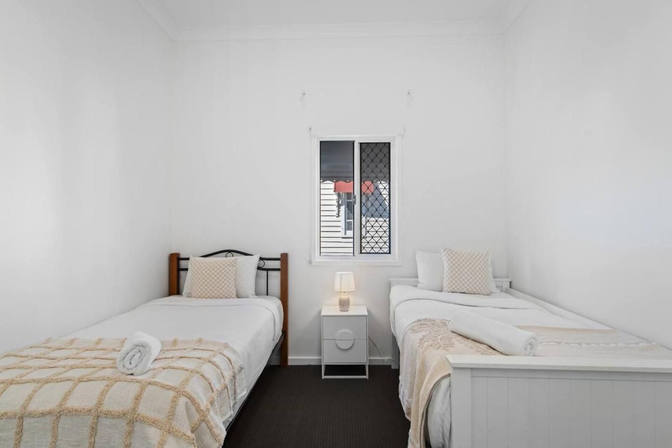 Spacious Dual Retreat Balcony Near Rbwh And Cbd